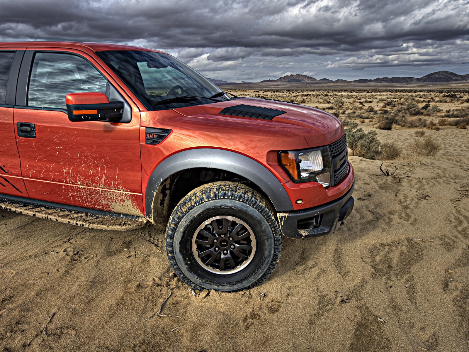 Большой внедорожник