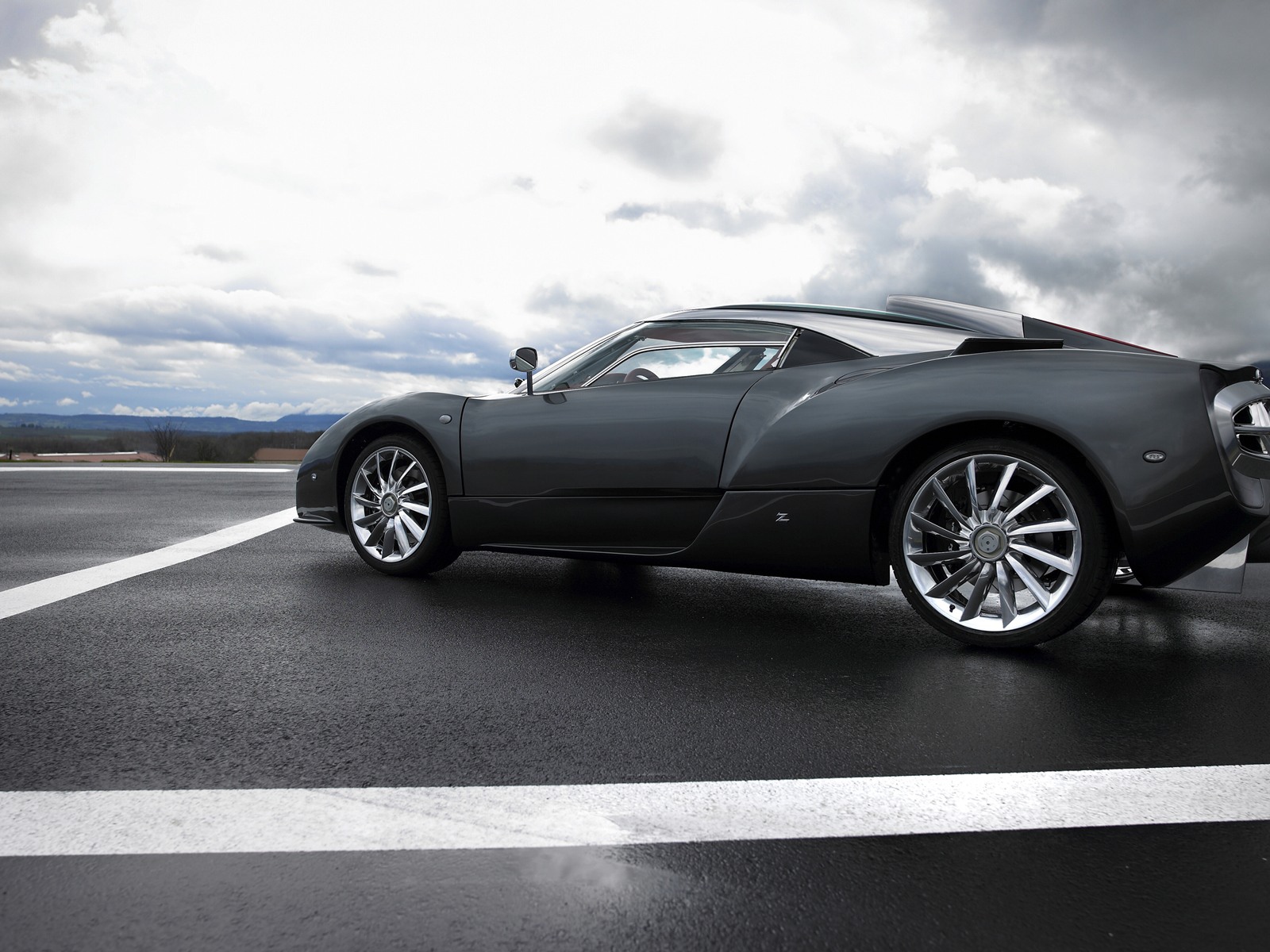 Красивый спорткар