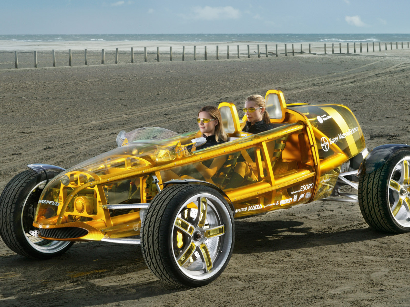 Красивый авто, красивые ножки