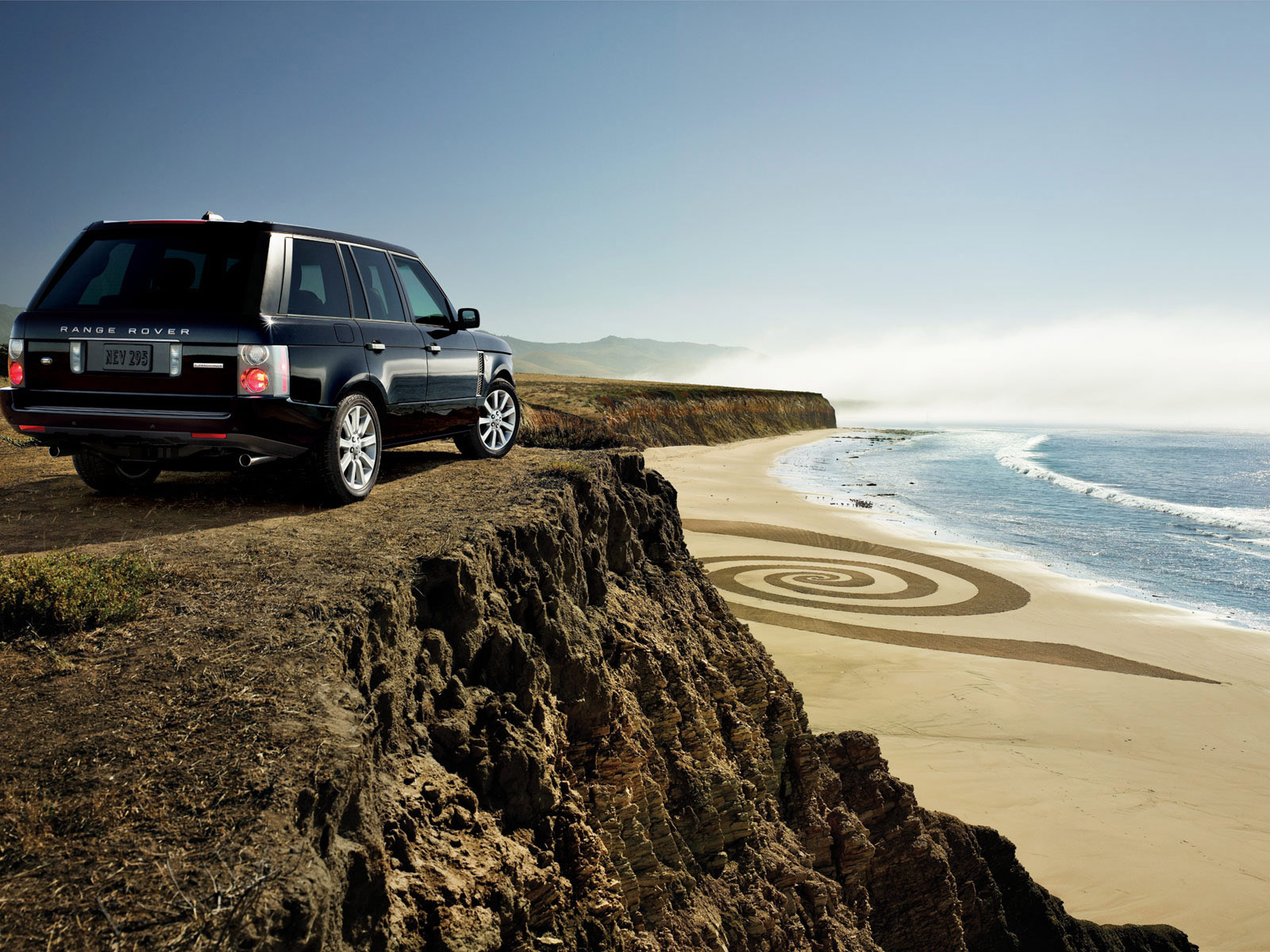 Автомобиль Range Rover