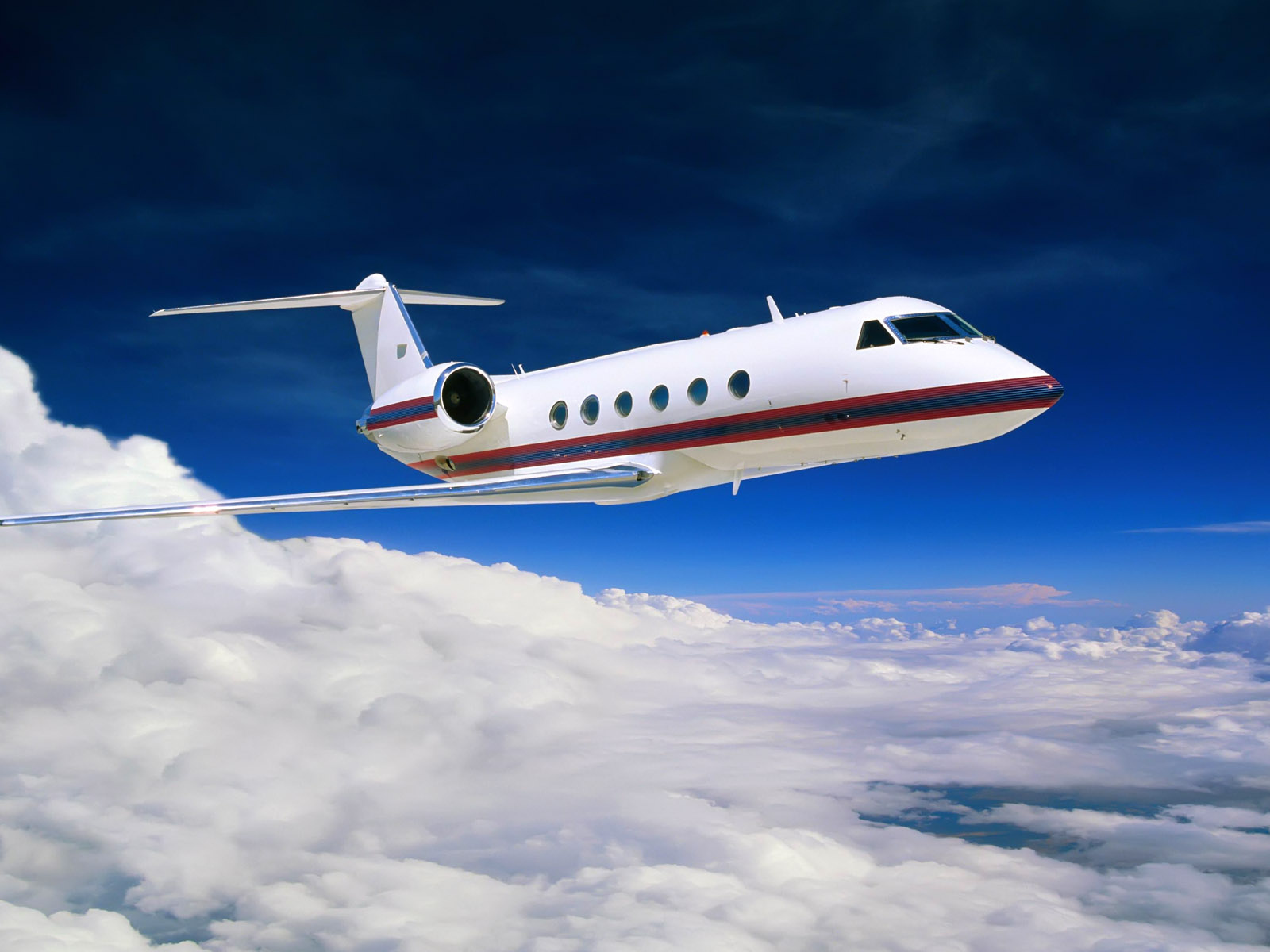 Небольшой гражданский самолет