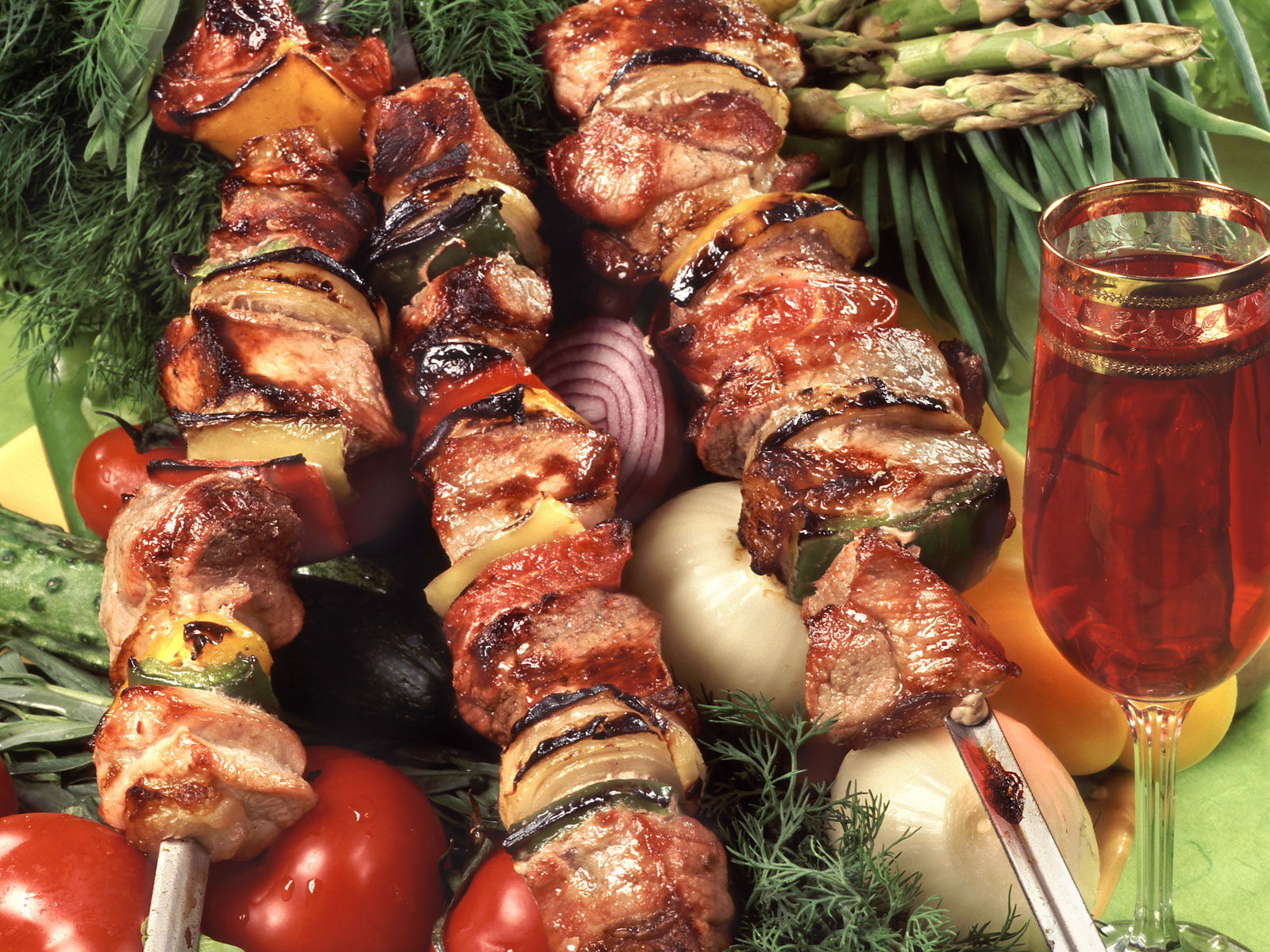 http://www.zastavki.com/pictures/1600x1200/2009/Food_Meat_and_barbecue_Wine_Shashlik_012319_.jpg