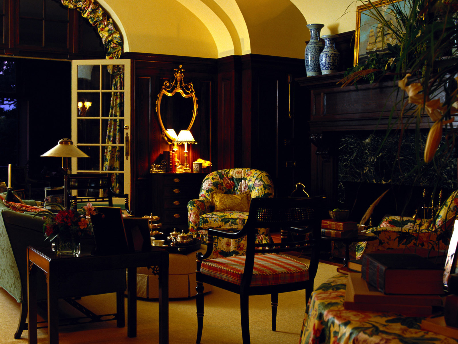 Каминная комната с выходом на террасу