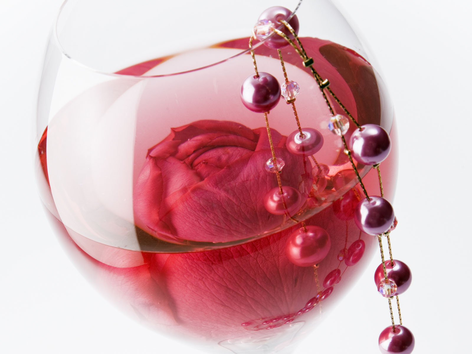 Rose in the glass at the March 8 Desktop wallpapers 1600x1200