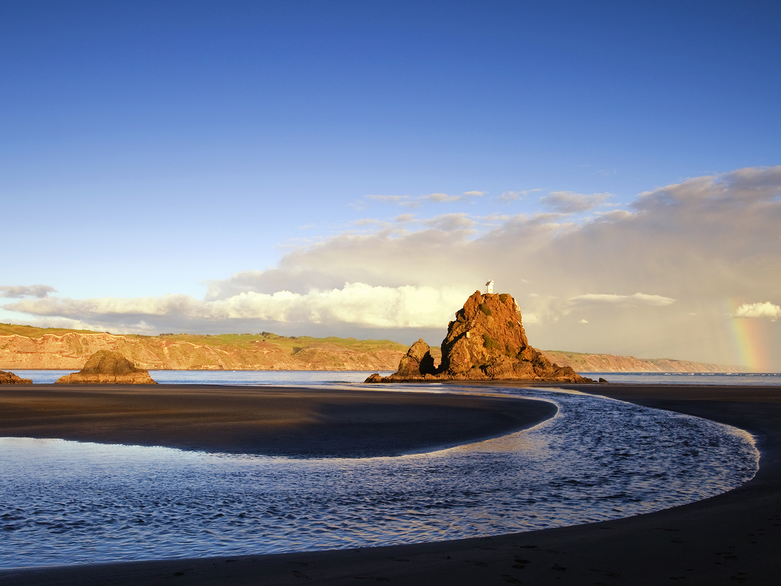 Маяк на скале