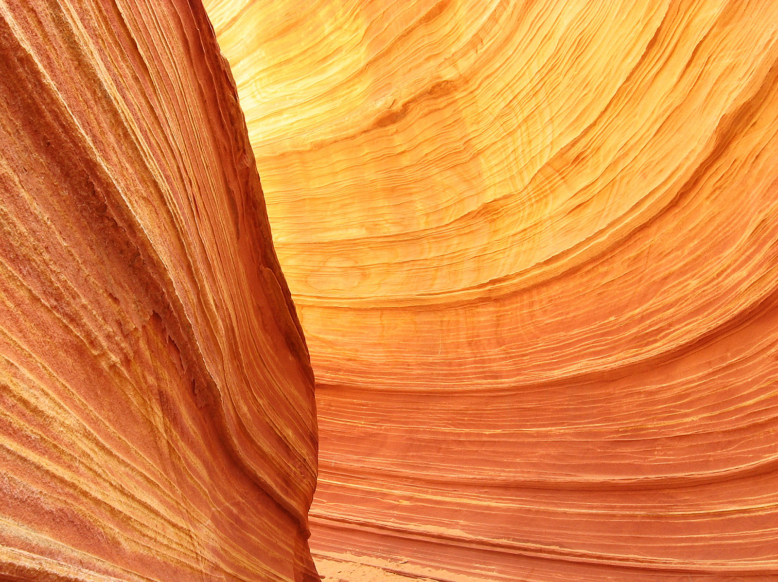 Красная горная порода