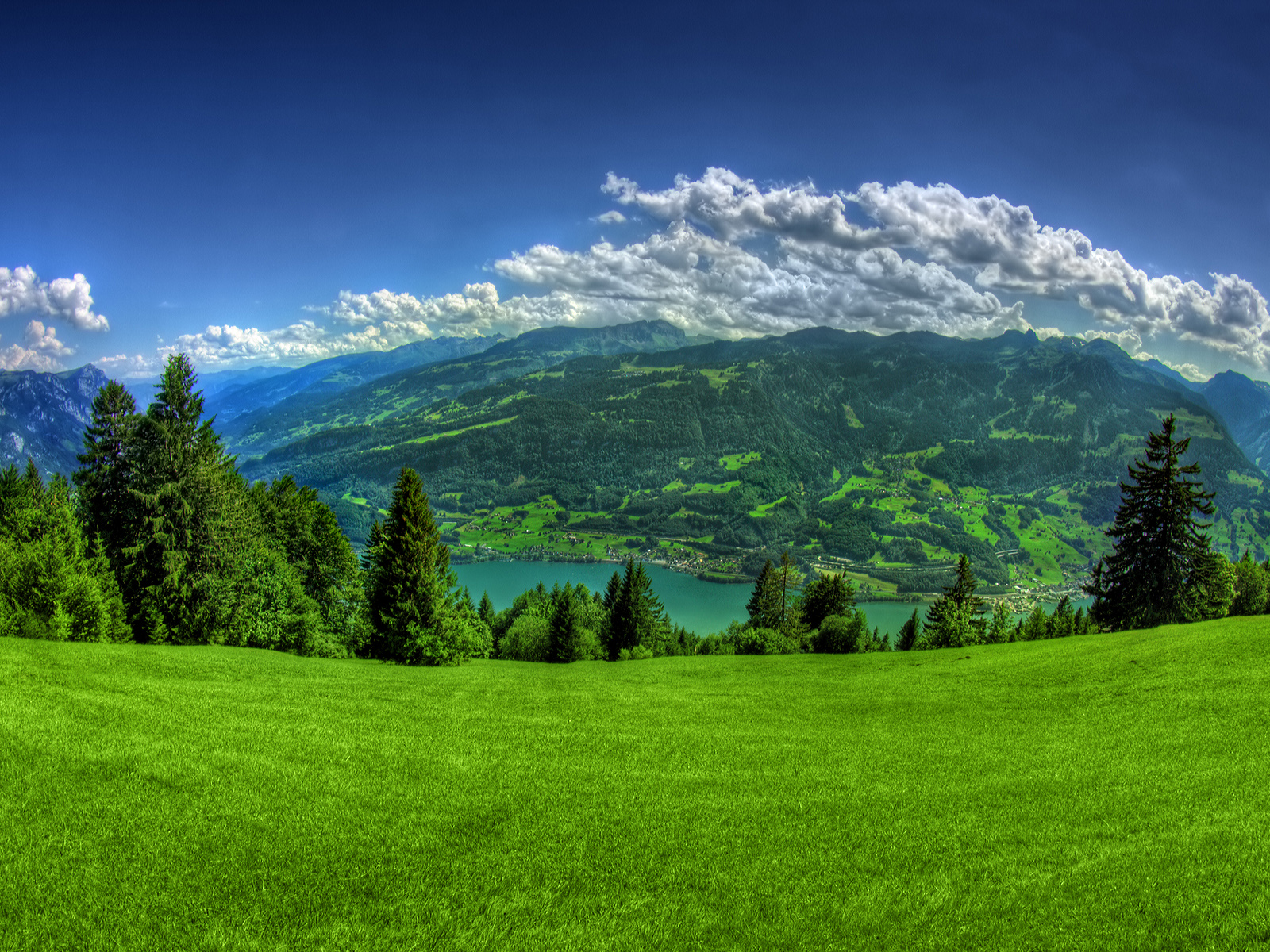 Красивый вид с возвышенности