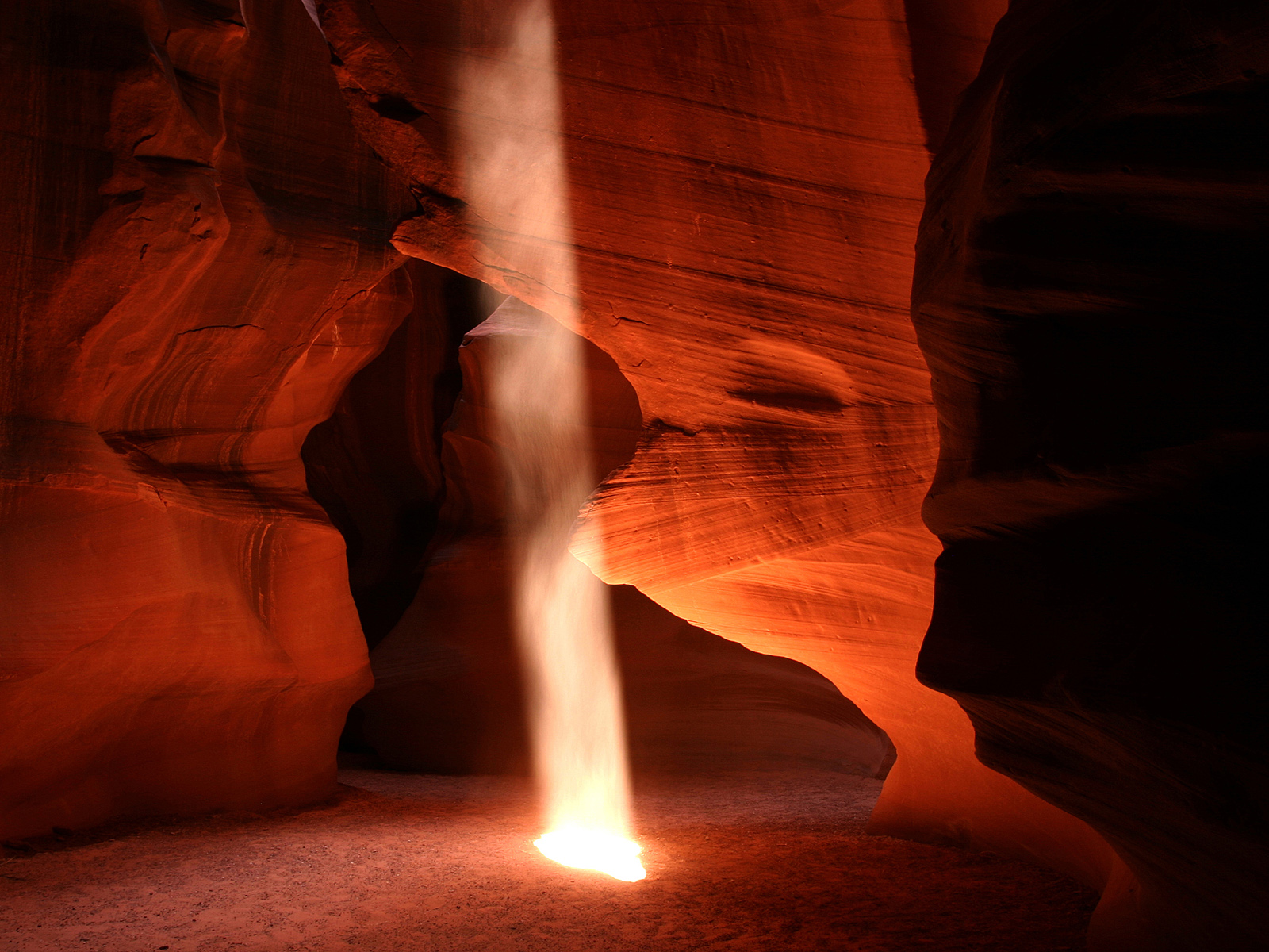 Луч света в пещере