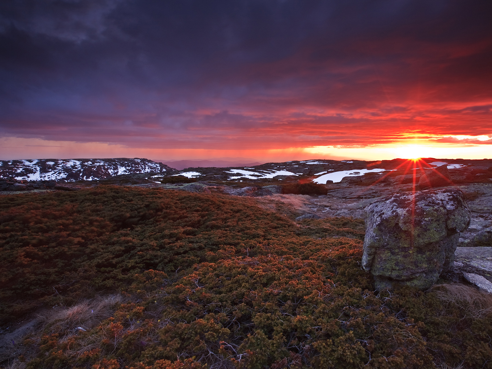Закат в Serra  da Estrela Португалия