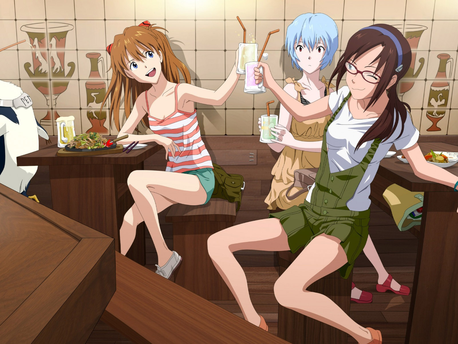 Подруги в кафе