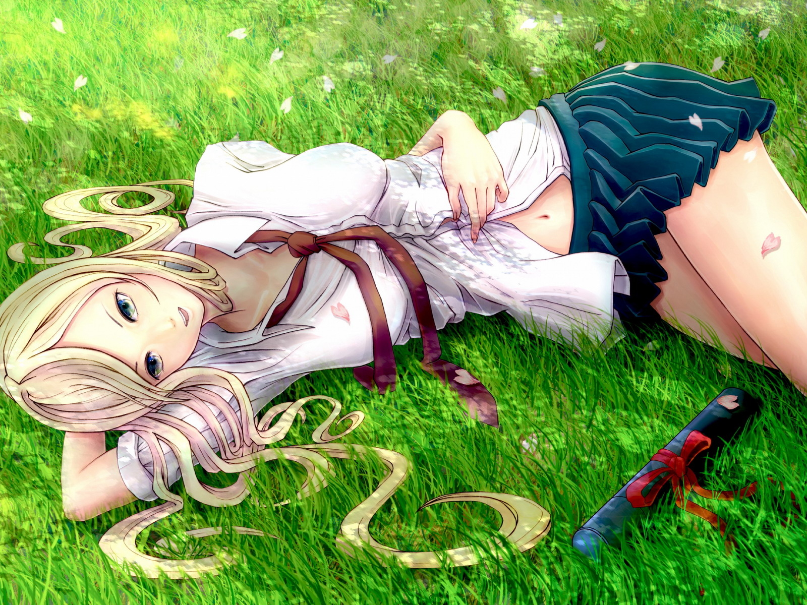 Расслабляясь на траве