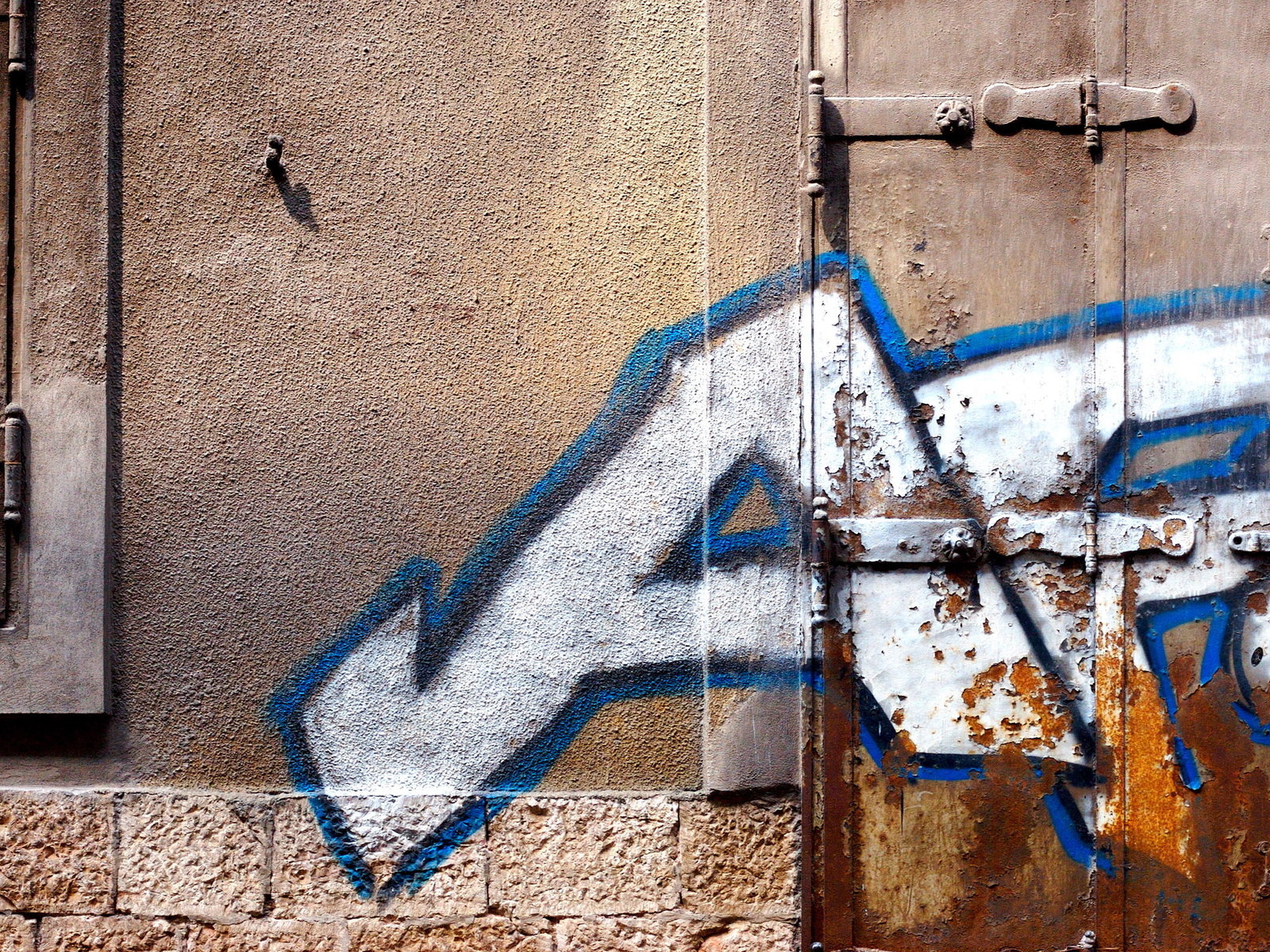 Граффити на стене