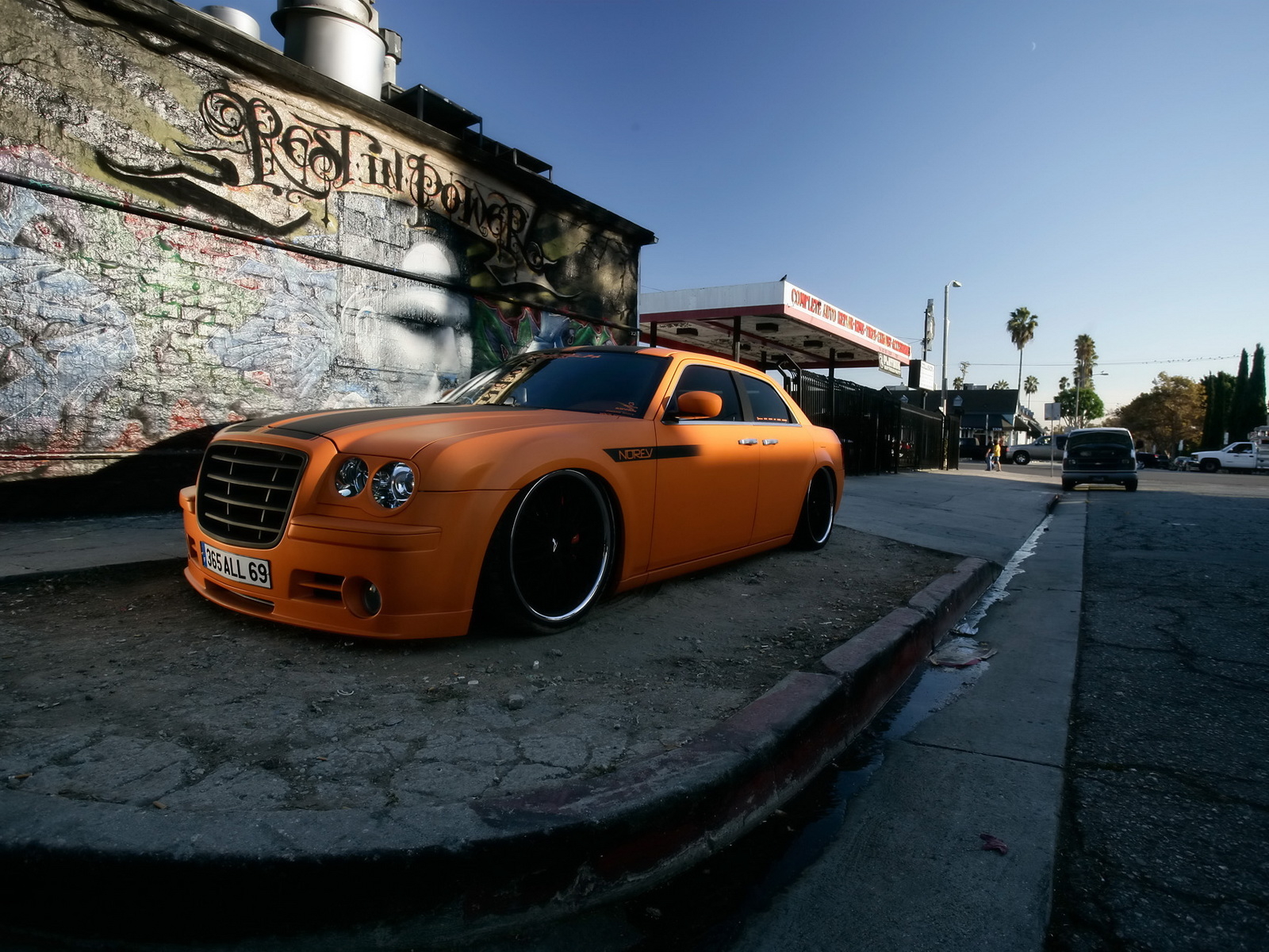 Крайслер 300С на улице