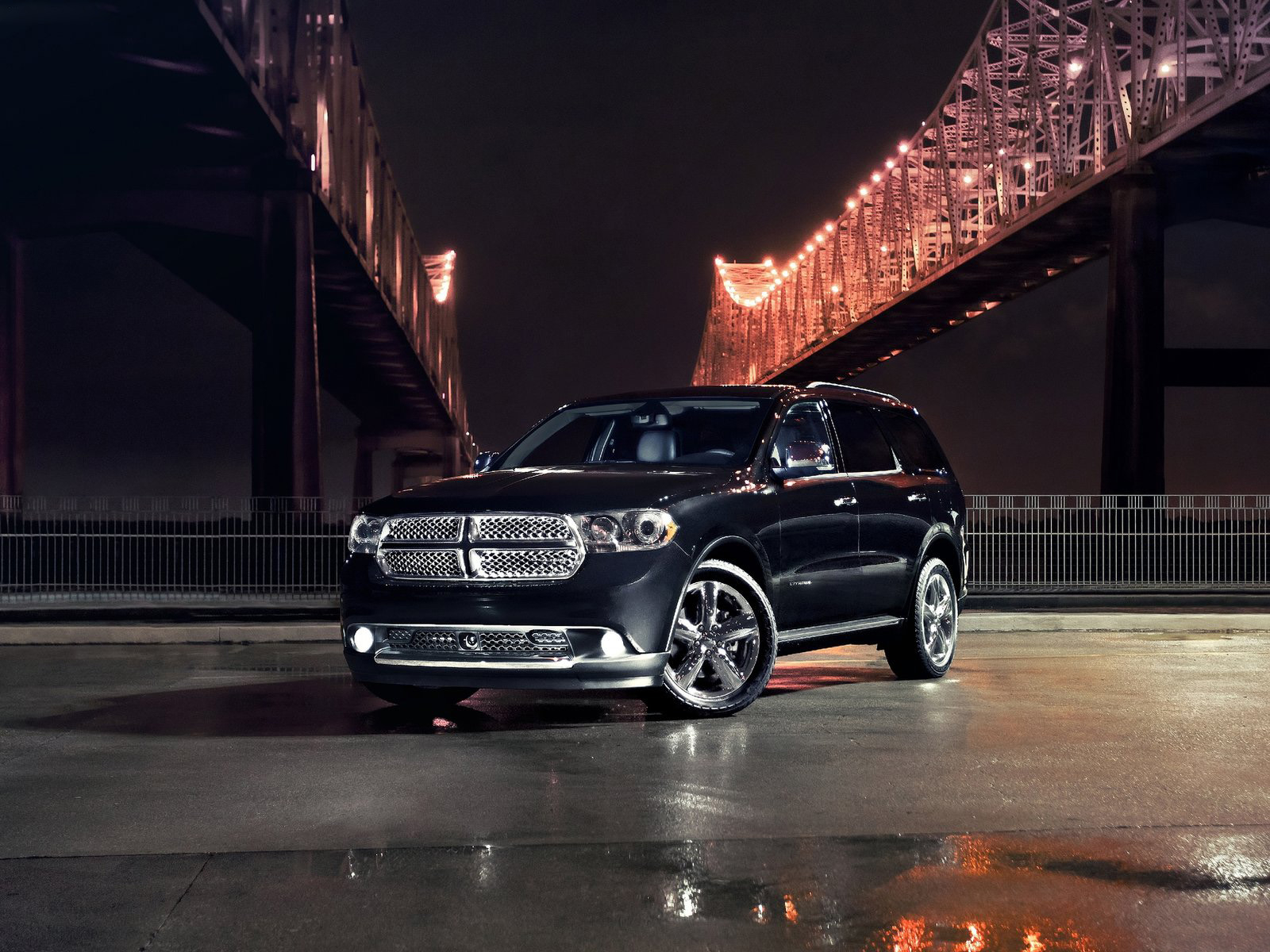 Додж Дуранго в ночи