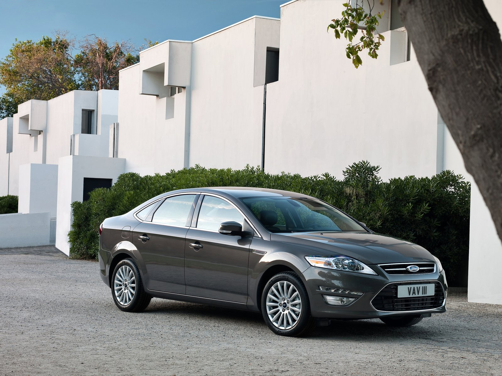 New Ford-Mondeo 5-door