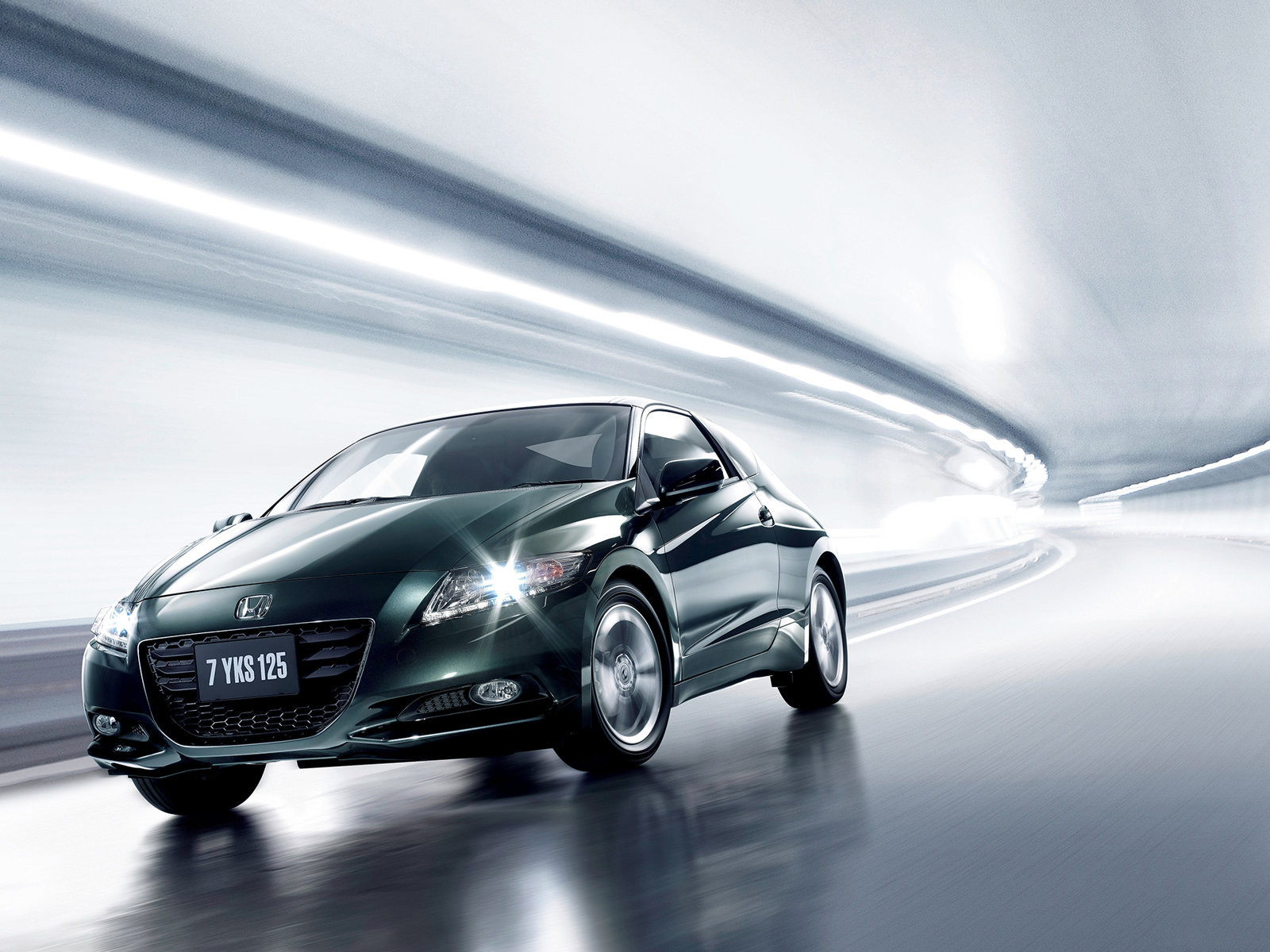 Honda CR-Z в туннеле