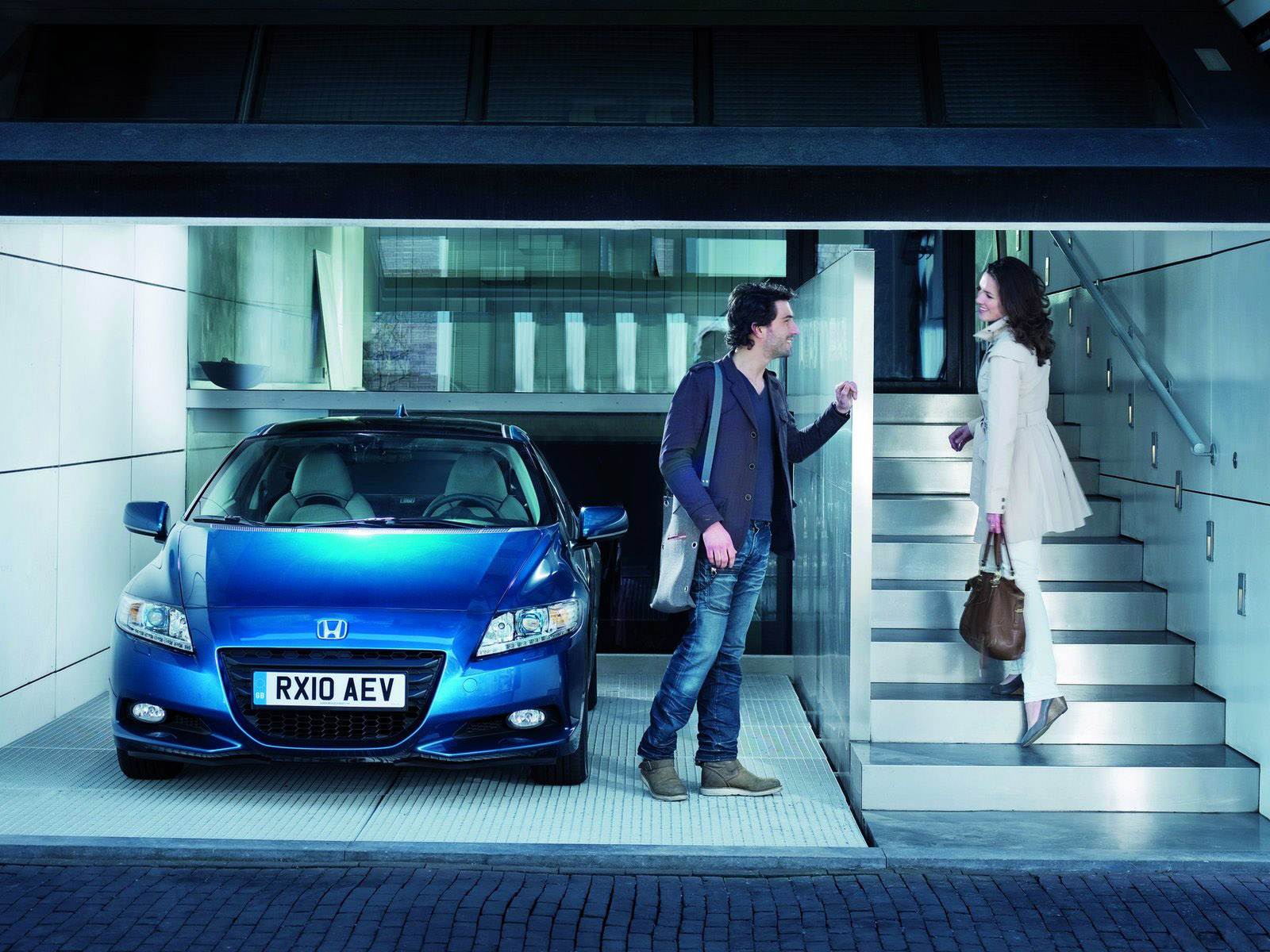 Хонда СR-Z в гараже