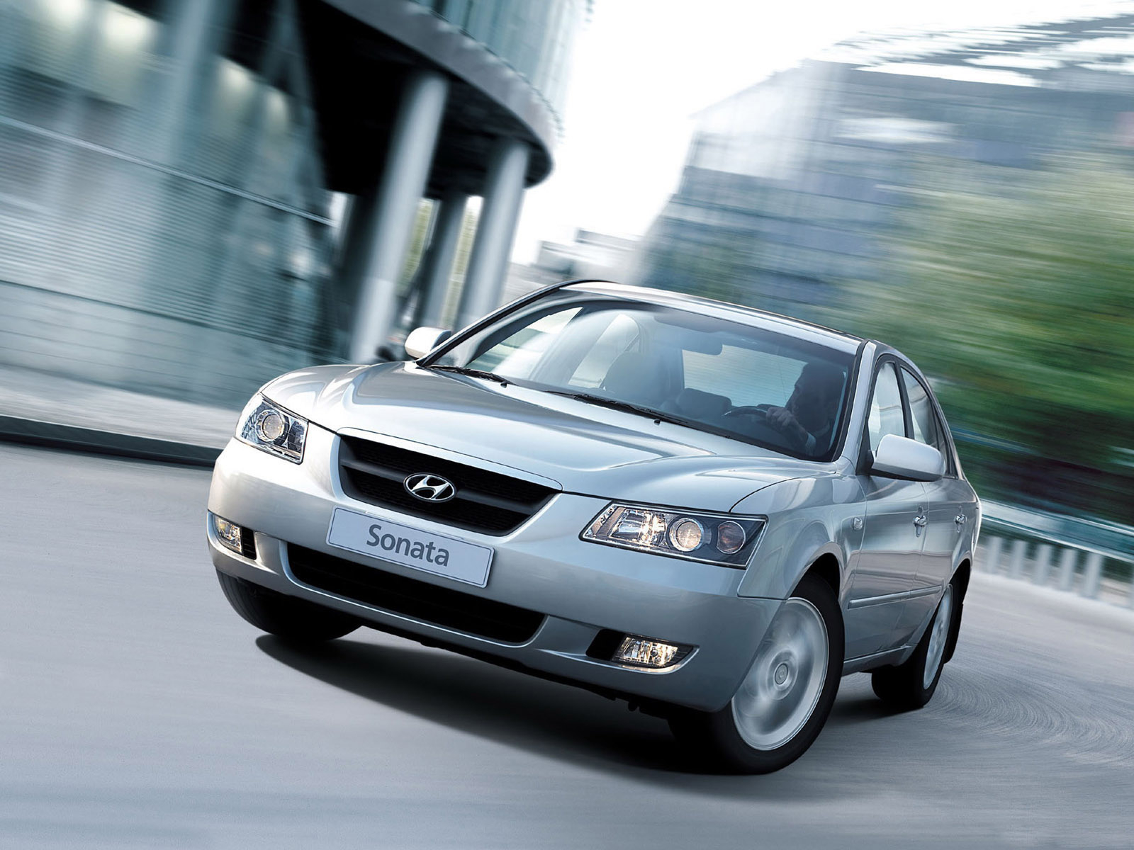 Хендай Соната в движении