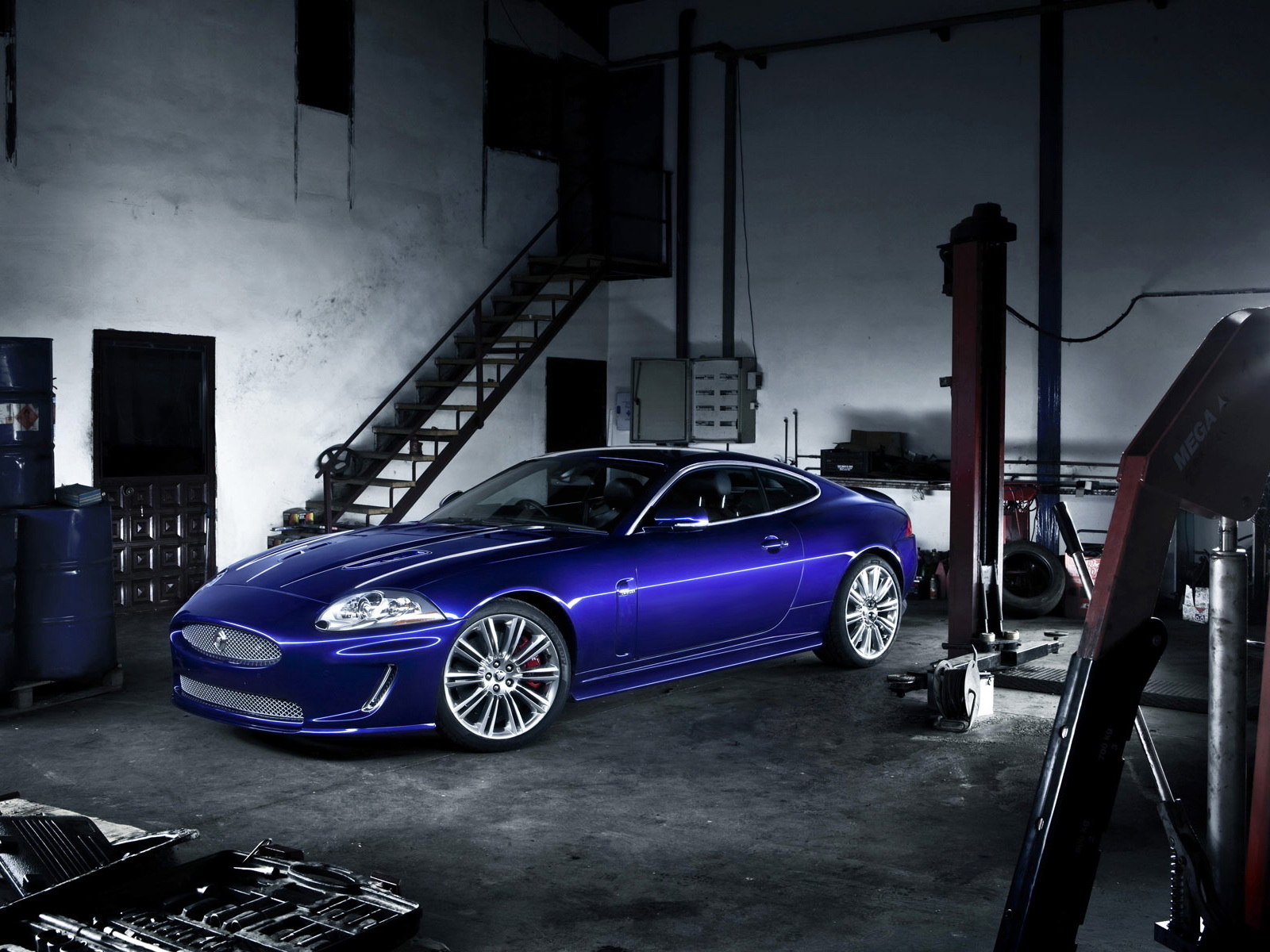 Синий Ягуар XKR