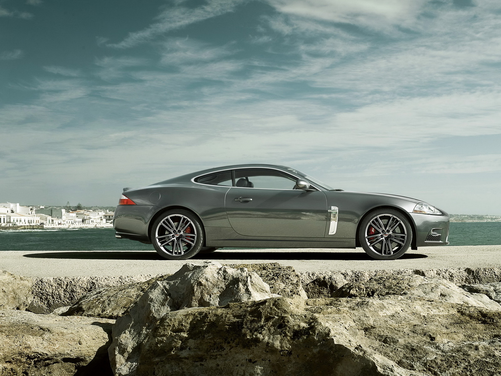 Jaguar XKR Portfolio