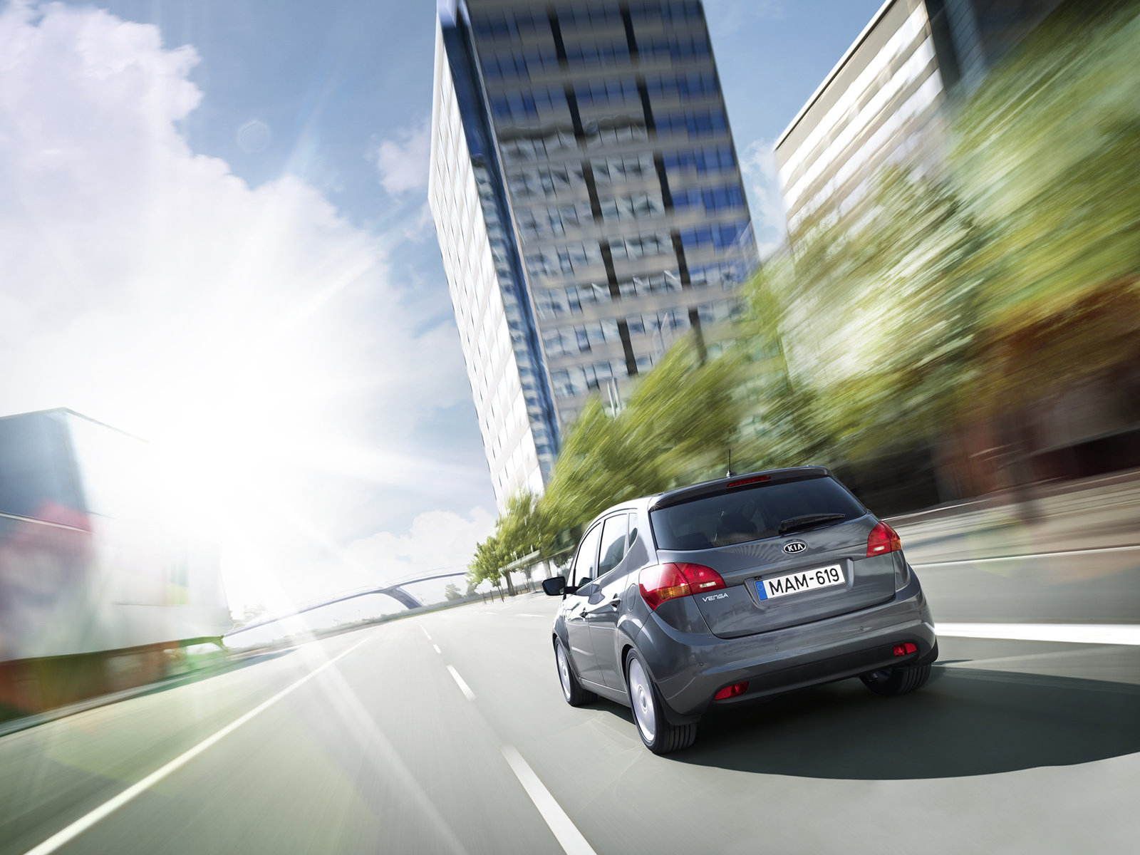 Киа Венга в городе