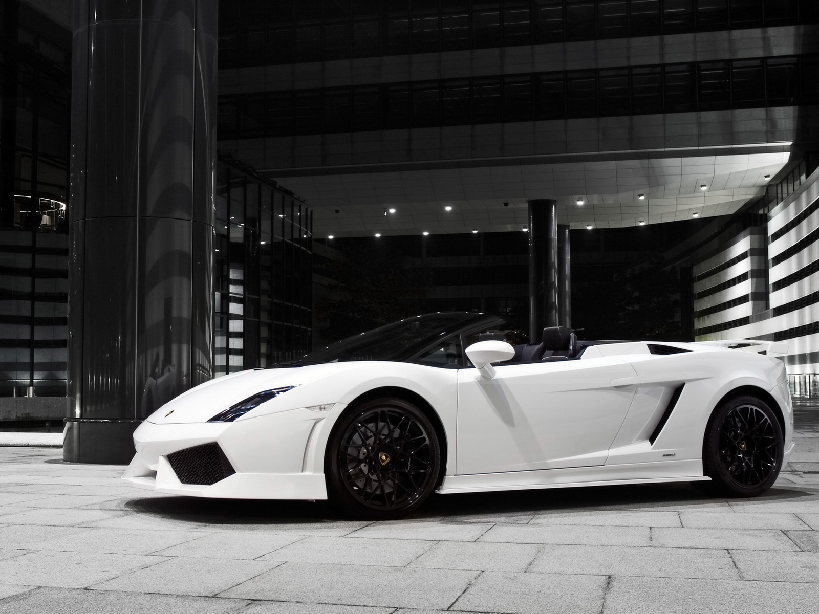 Ламборджини Галардо GT 600 в белом цвете