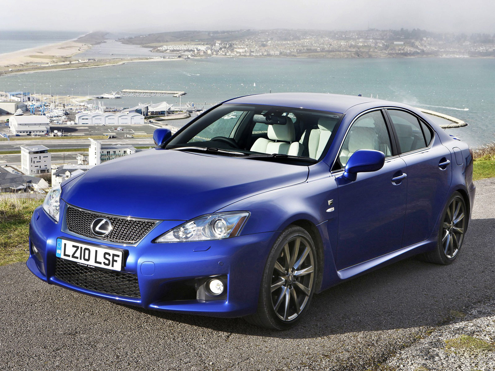 Лексус IS-F в синем цвете