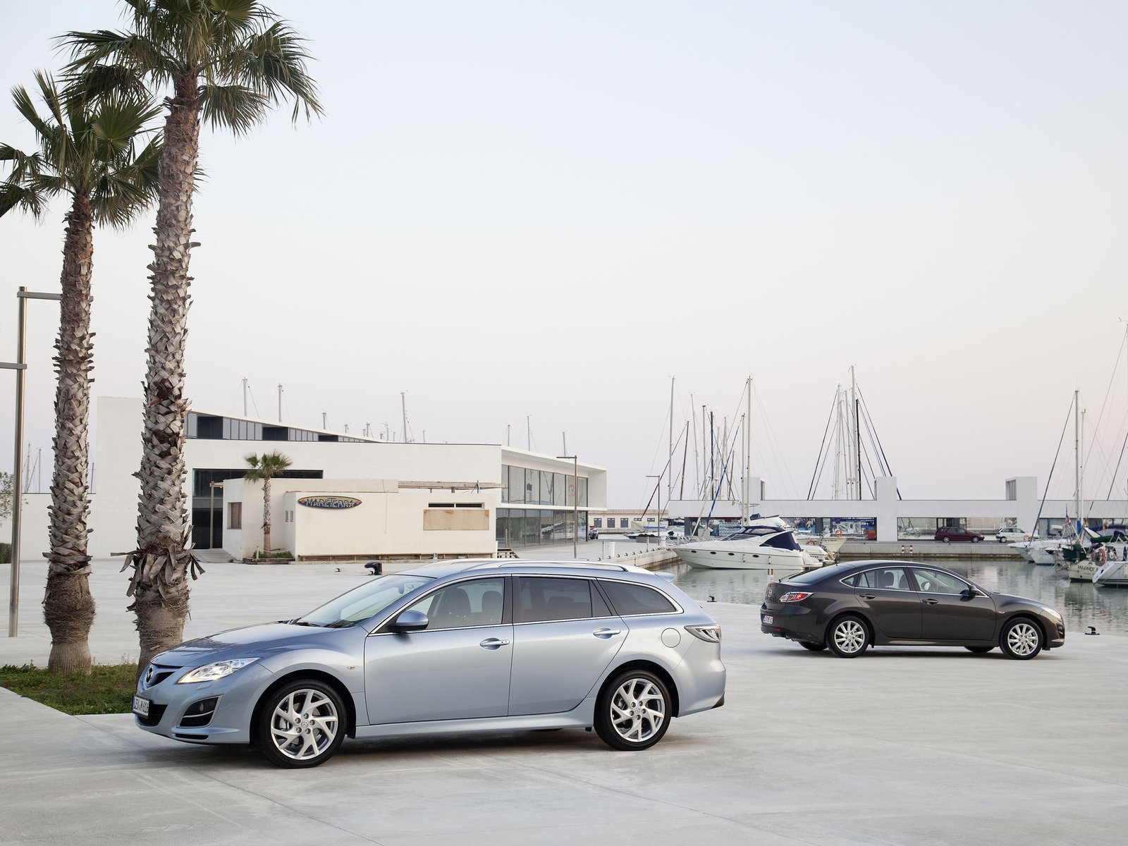 Стремительная Мазда 6 универсал