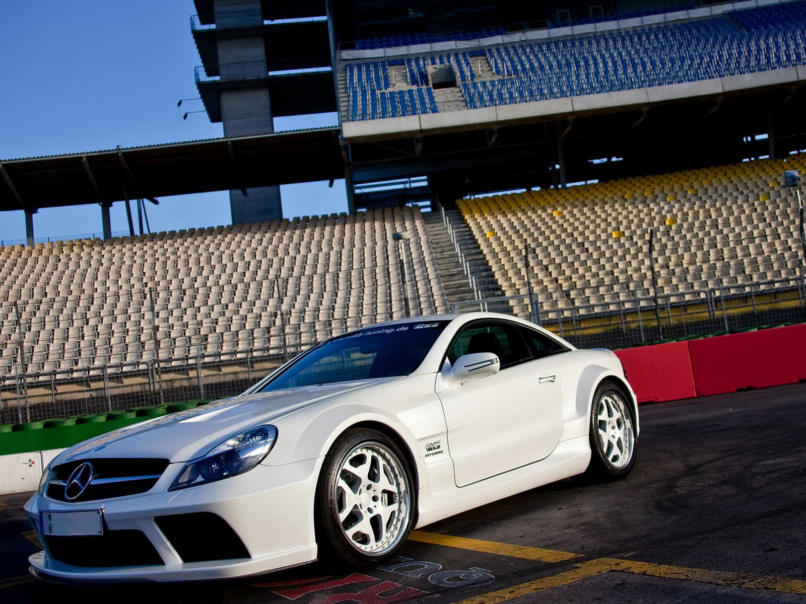 New Mercedes-Benz-SL-65-AMG