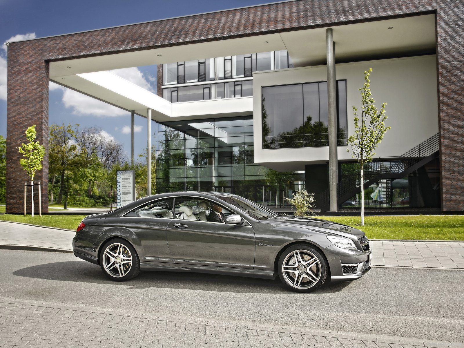 Новый Мерседес Бенц CL63 AMG