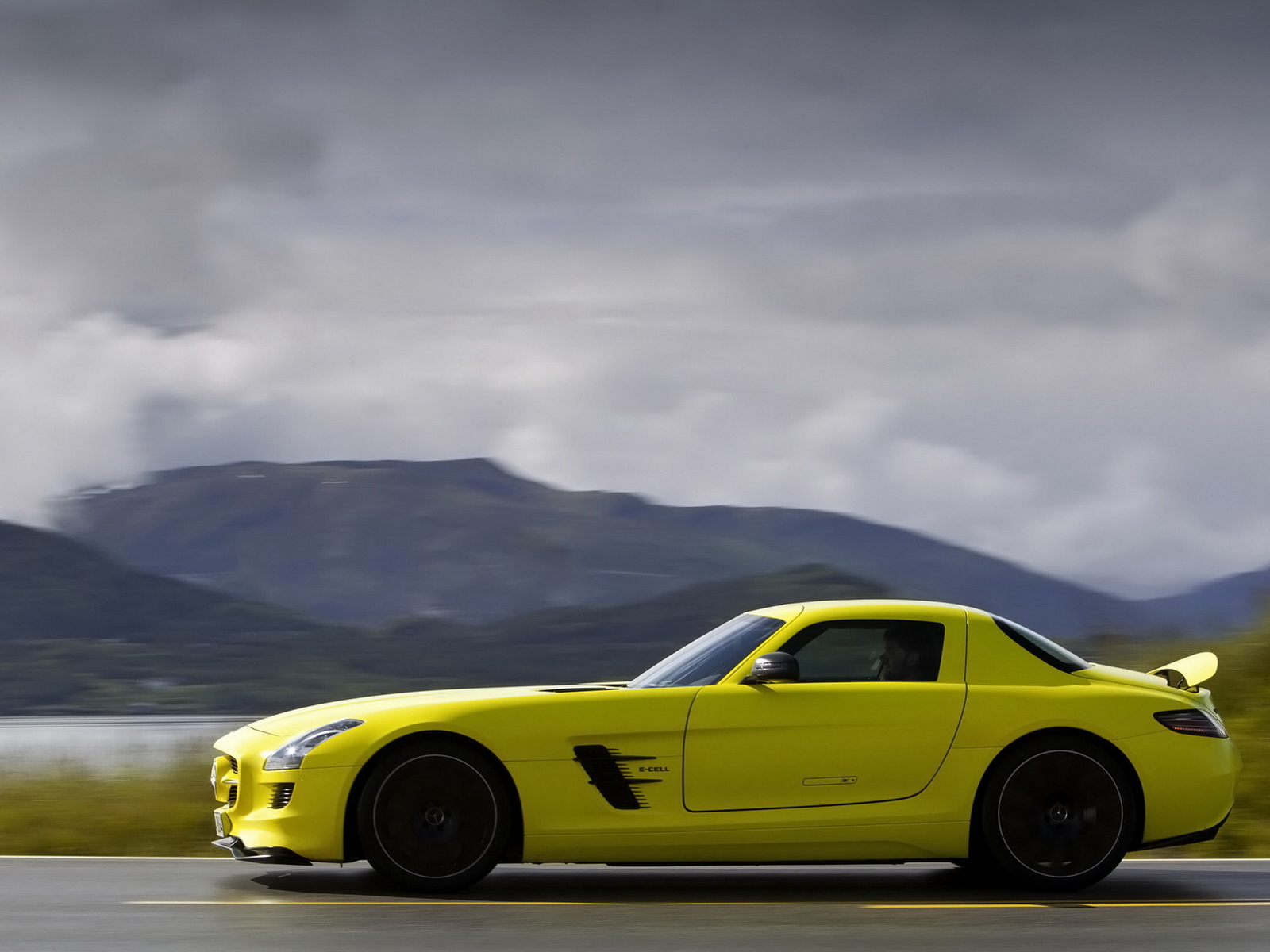 Мерседес Бенц SLS-AMG