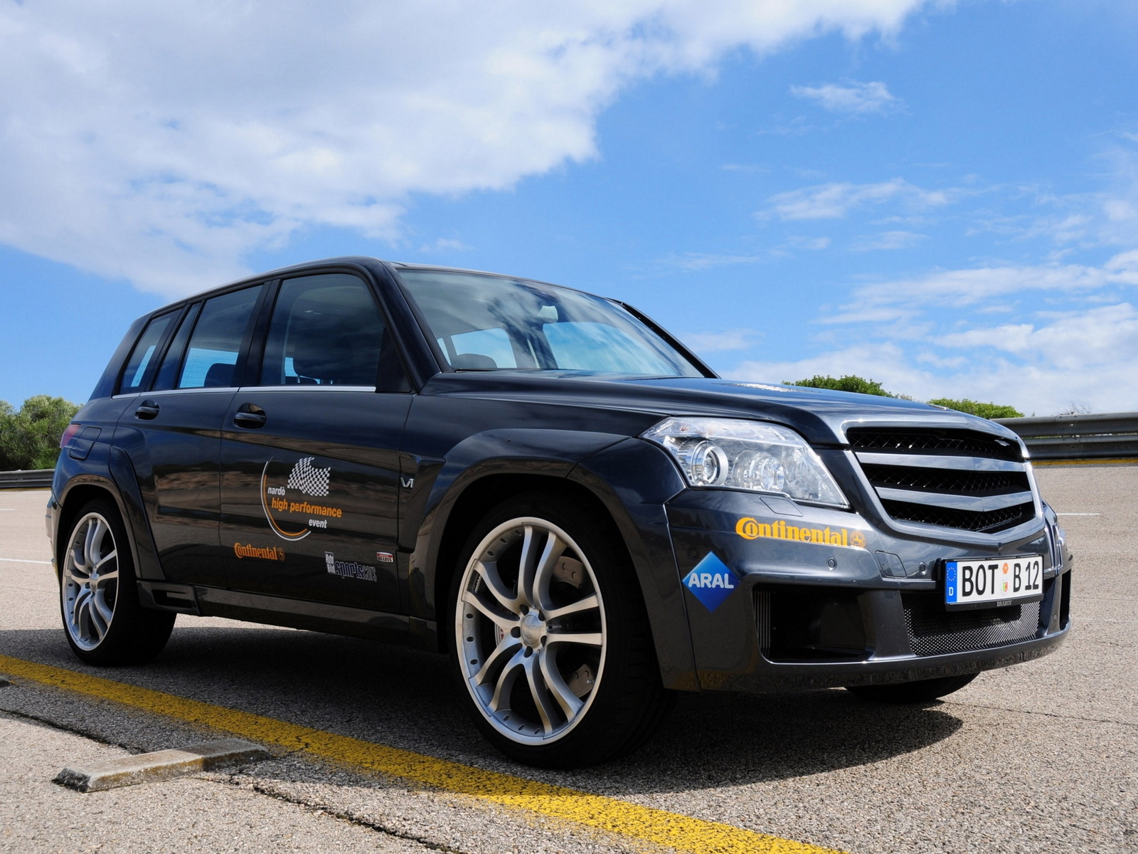 Brabus Mercedes-Benz GLK V12