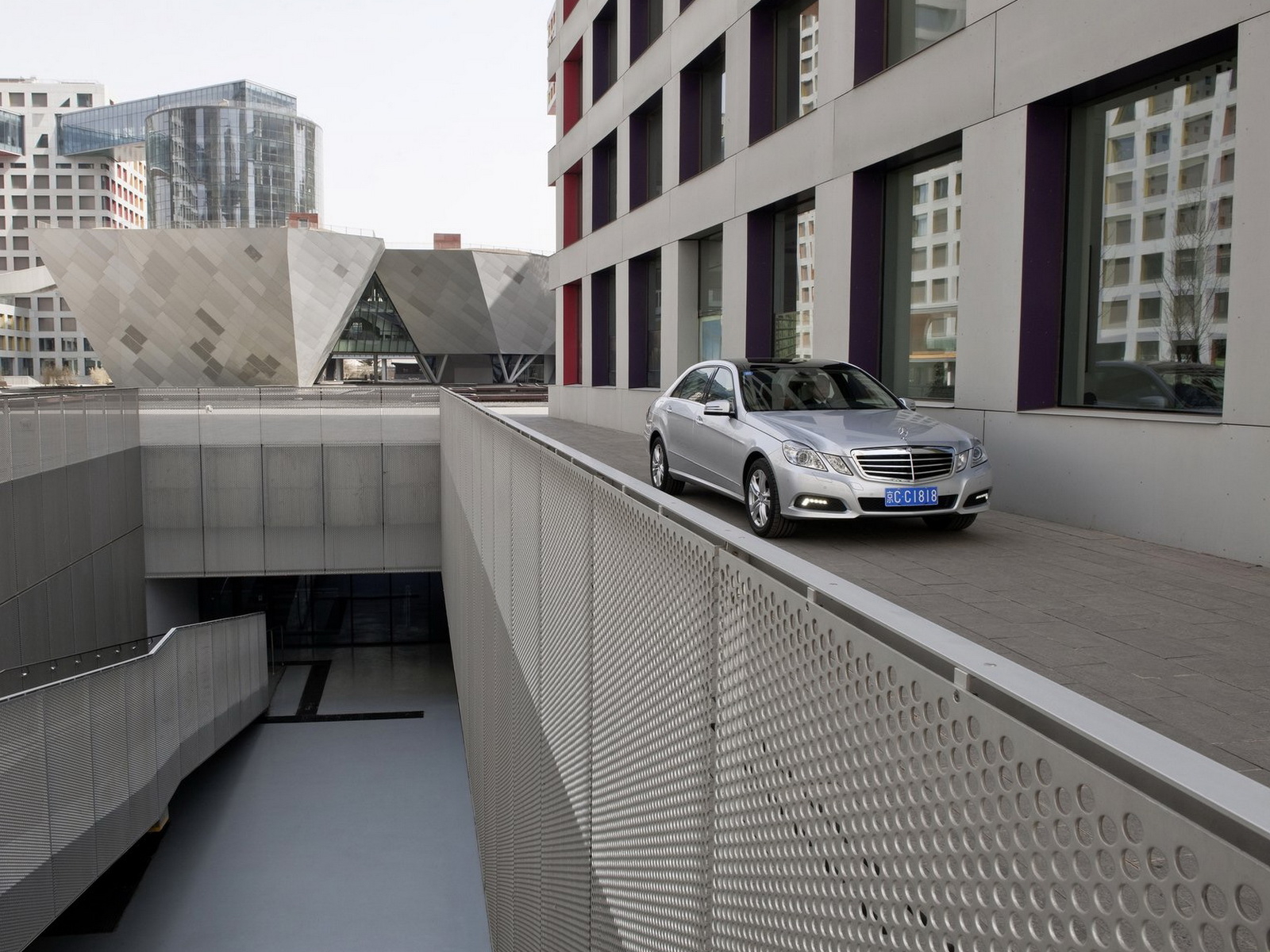 Мерседес Бенц Е класс. Прогулка по китаю