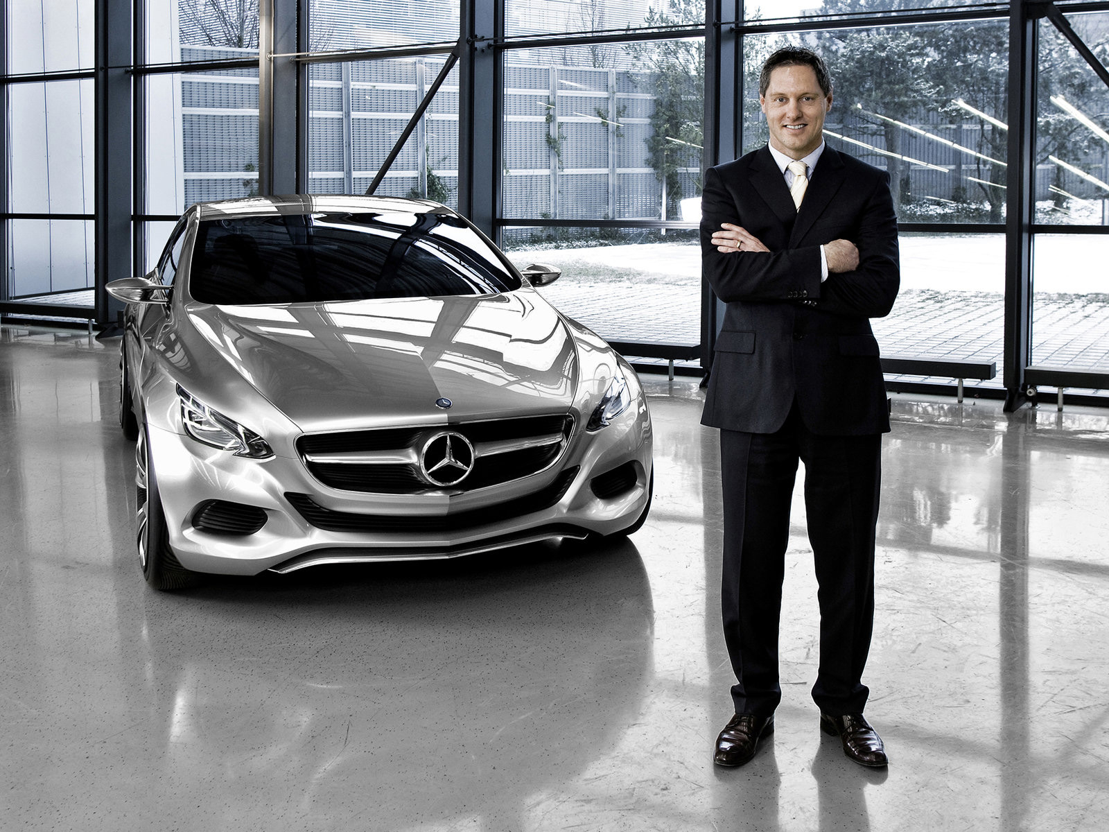 Mercedes Benz F800 Style Concept в автосалоне