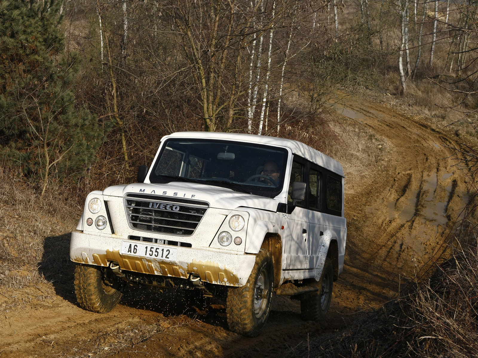 Ивеко Массиф в белом цвете