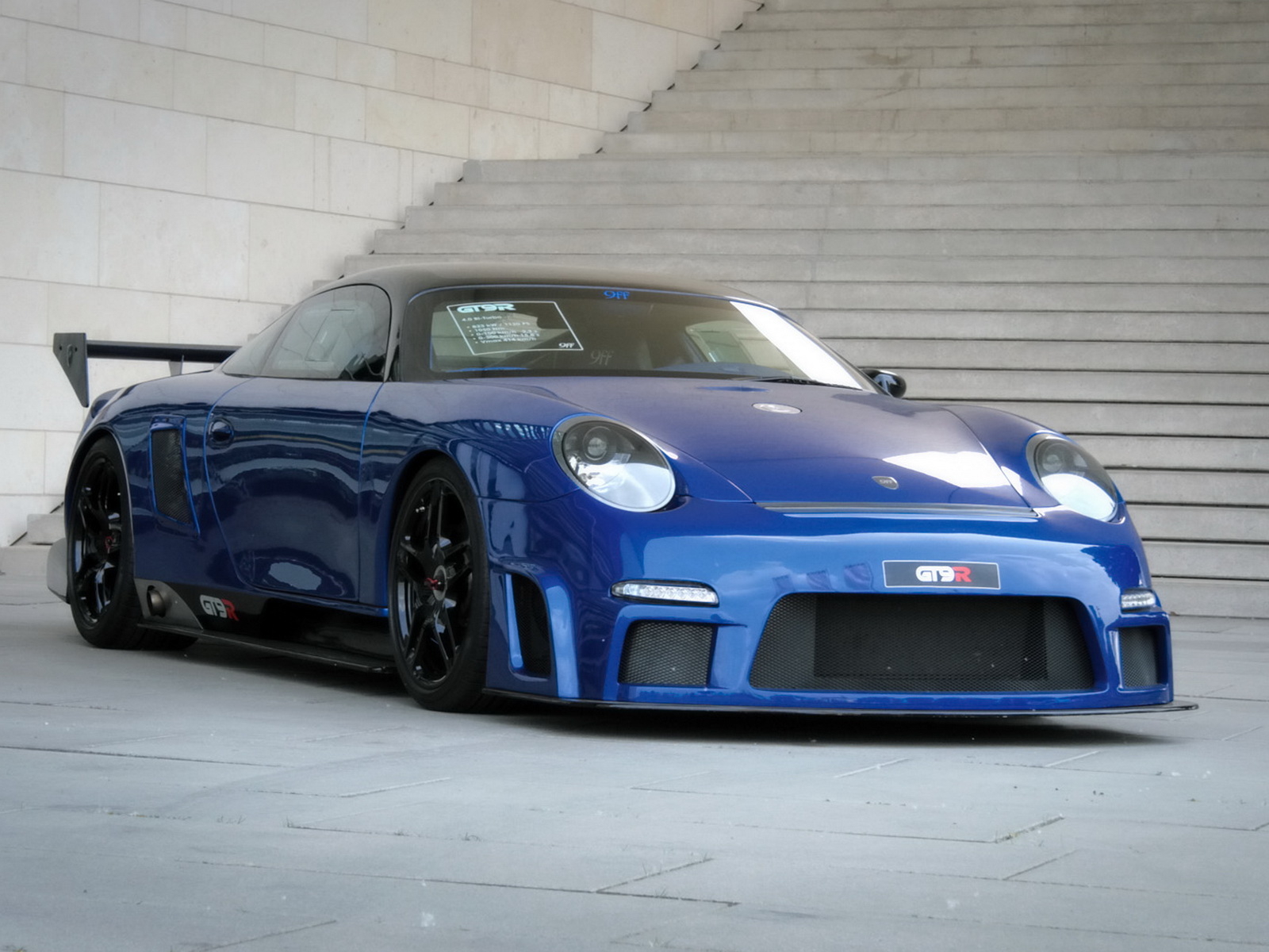 Мощный Порше ДжиТи 9 Р