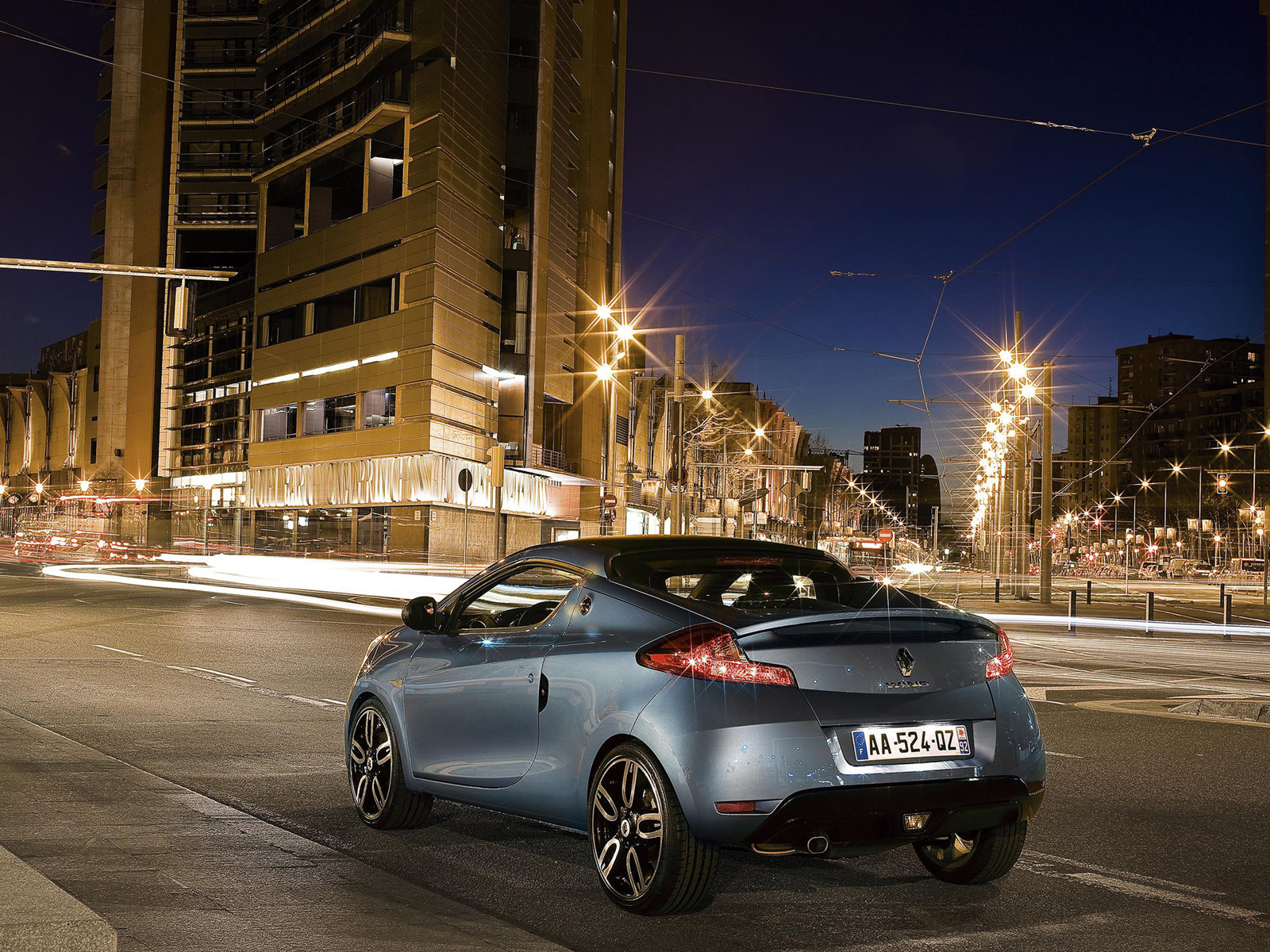 Renault Wind движение по ночному городу