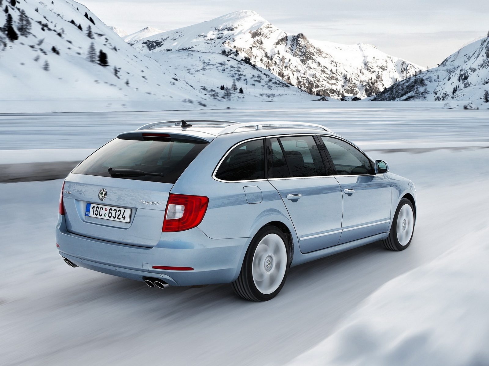 Зимняя прогулка на Шкода Суперб