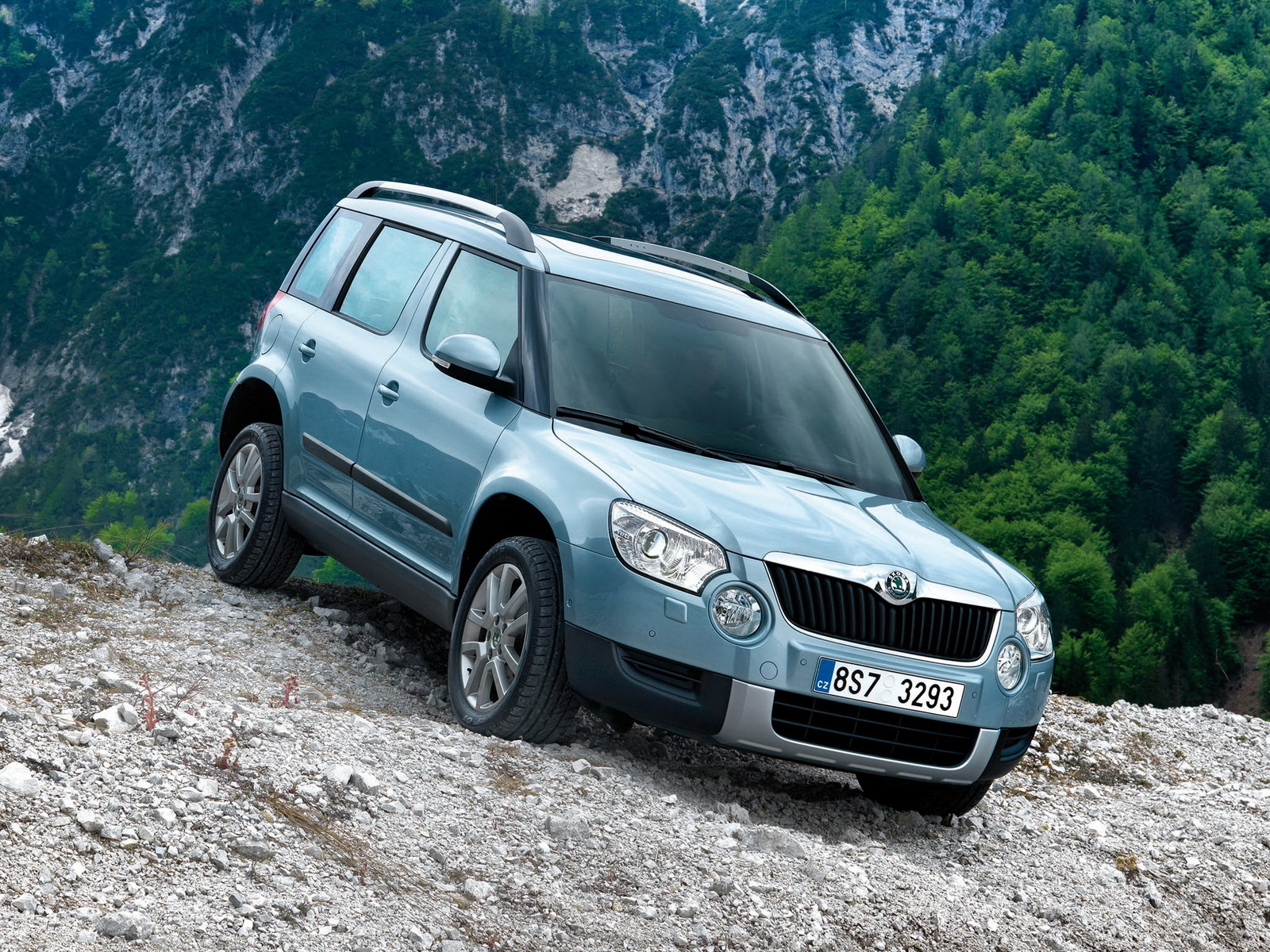 Шкода Йети вниз по склону