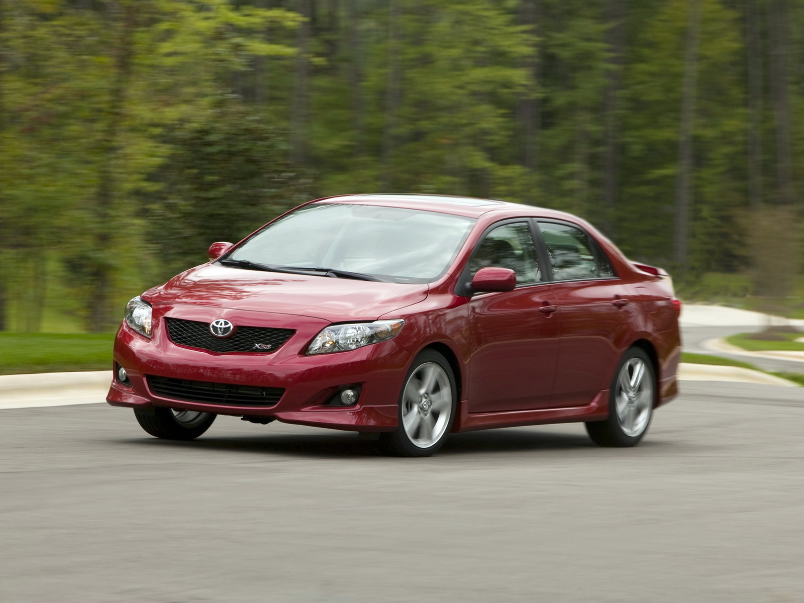 Тойота Королла в движении