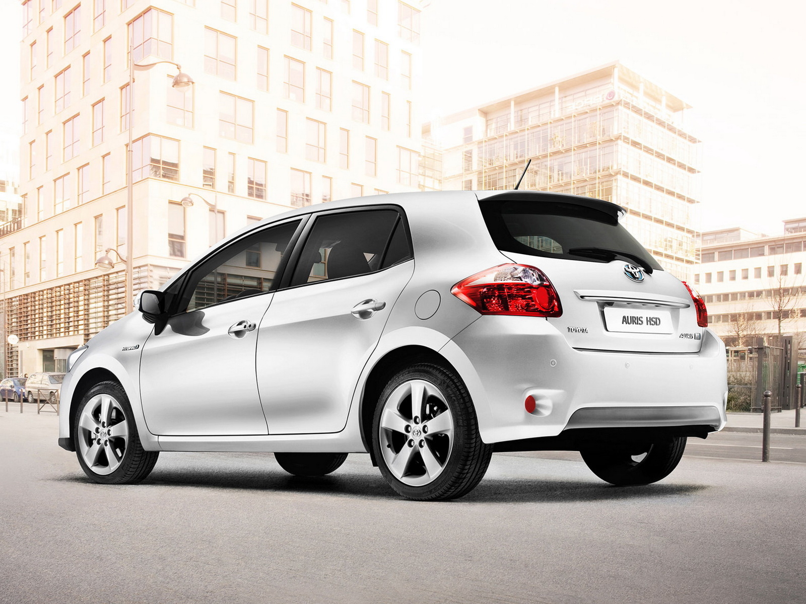 Тойота Аурис свой в городе