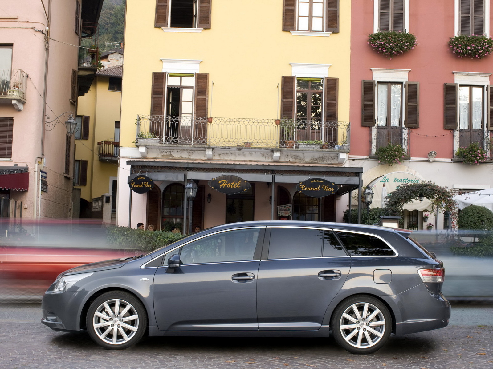 Тойота Авенсис Универсал