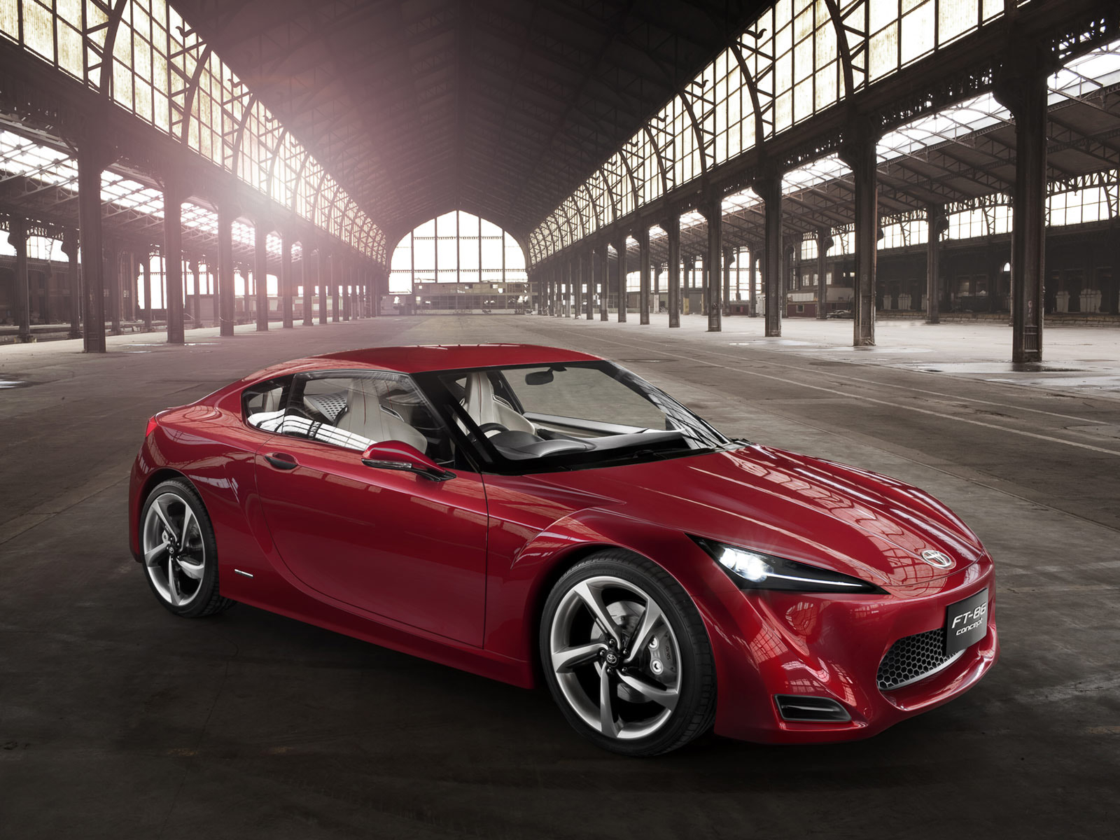 Toyota FT-86 на вокзале
