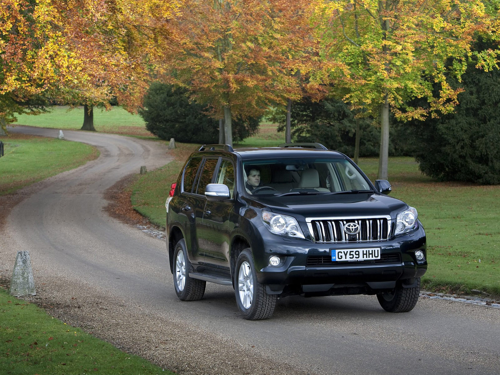 Тойота Ленд Крузер в движении