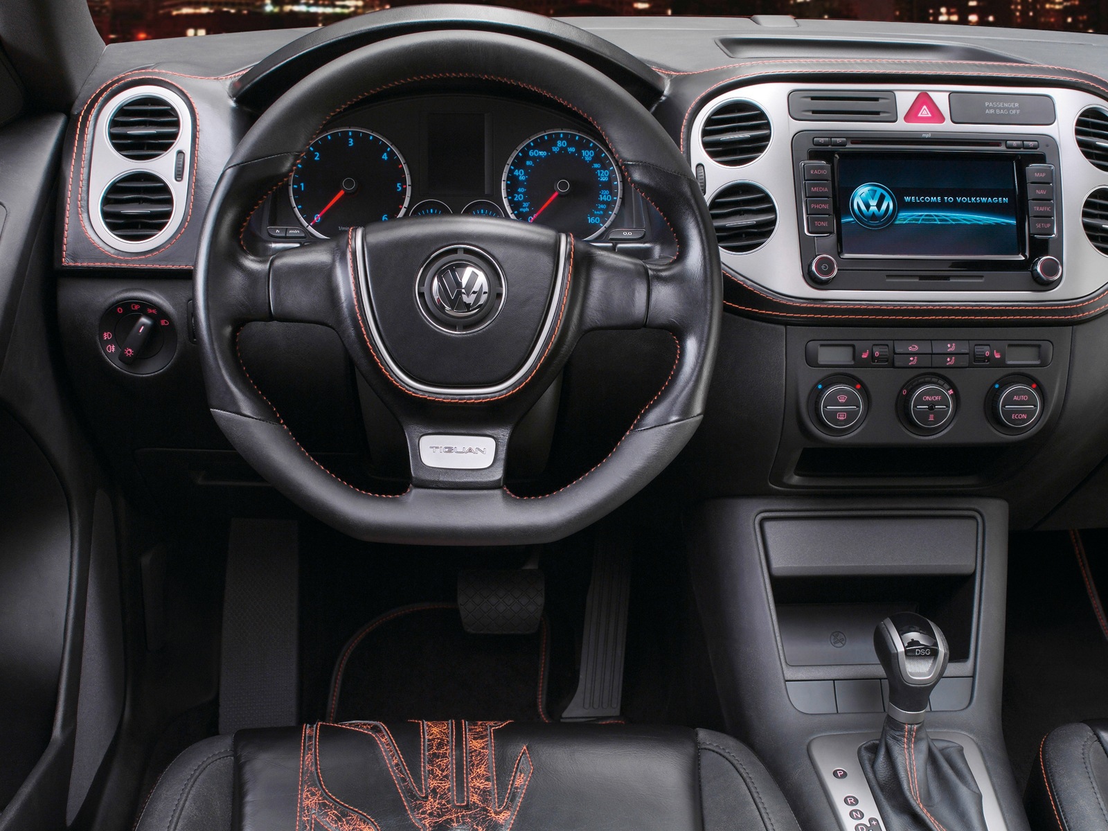 Кожаный салон автомобиля