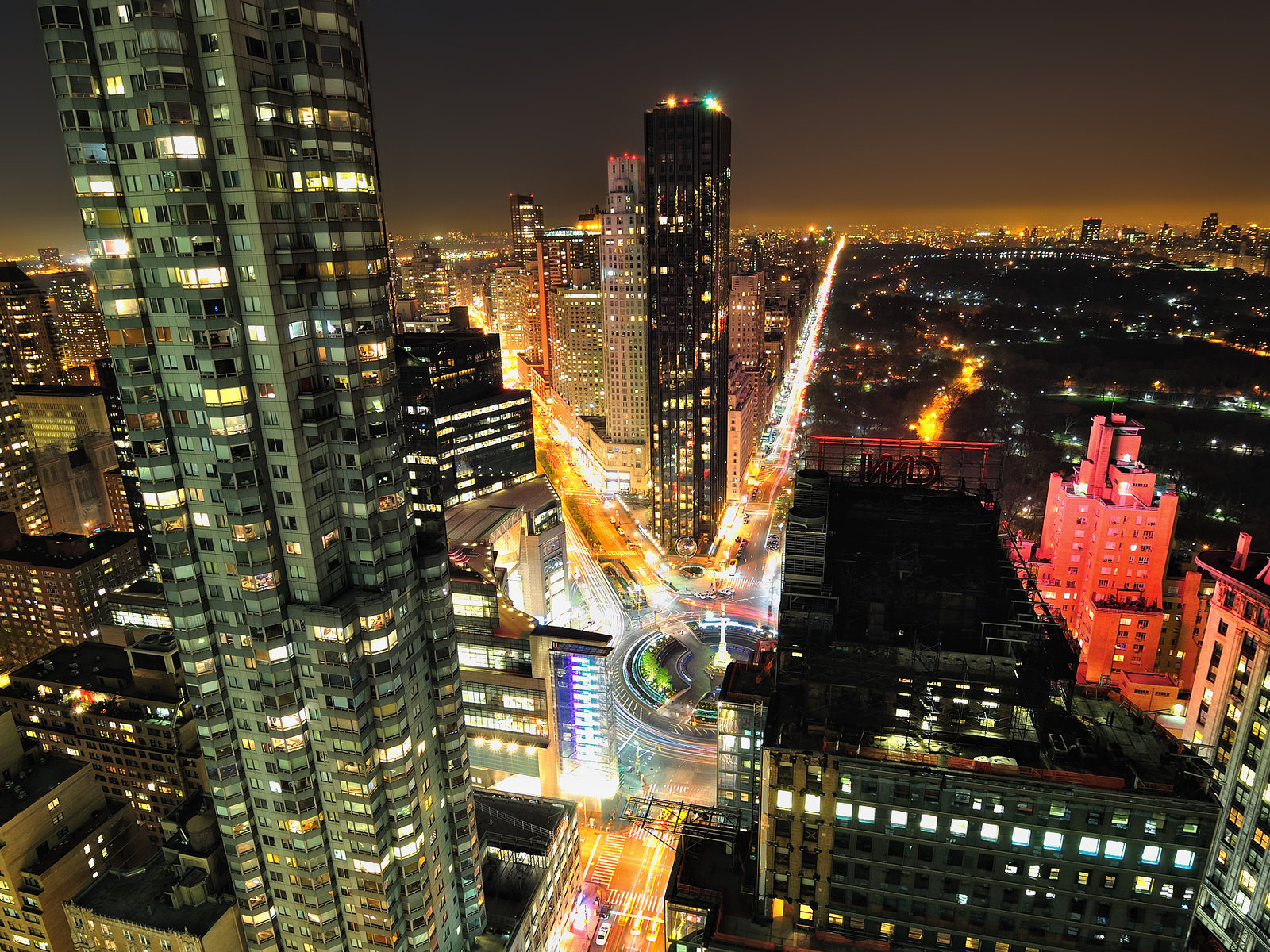 Город в ночном свете