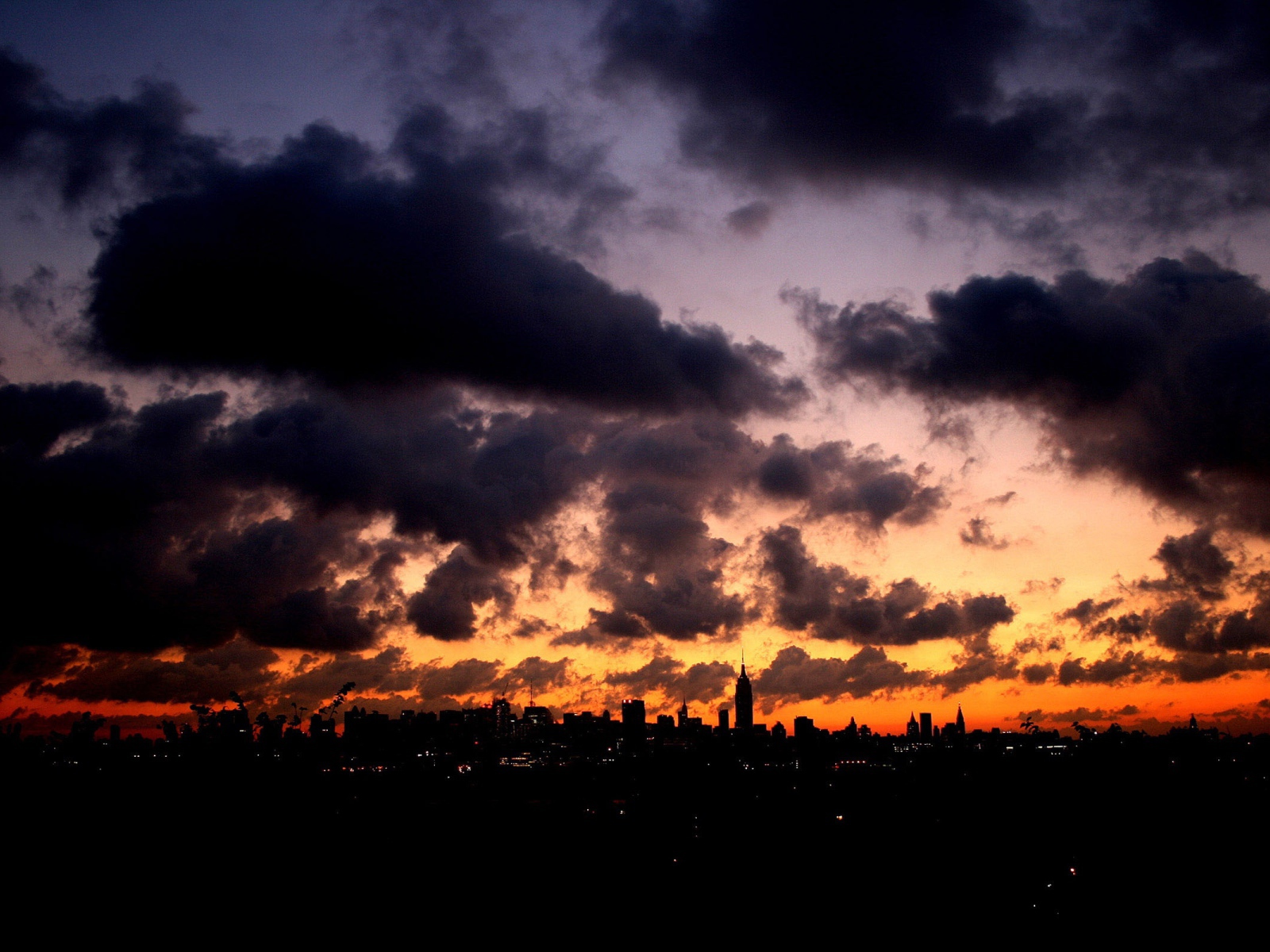 Поздний городской вечер