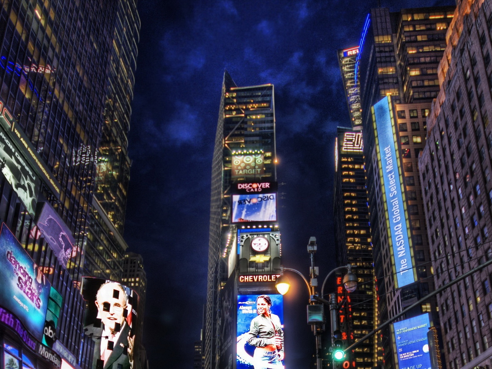 Ночной свет мегаполиса