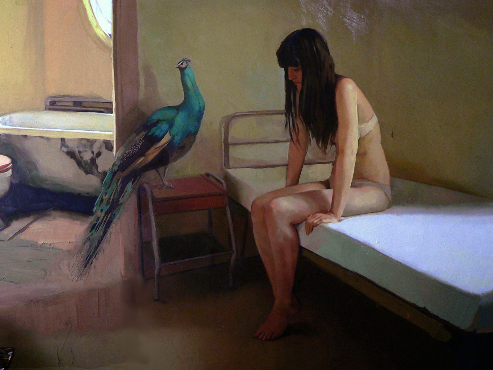 Девушка и павлин