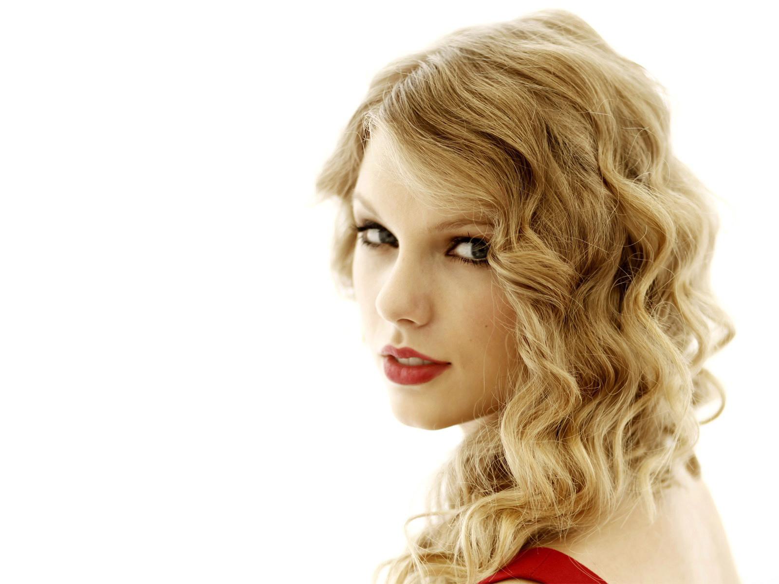 Белокурая модель Тэйлор Свифт